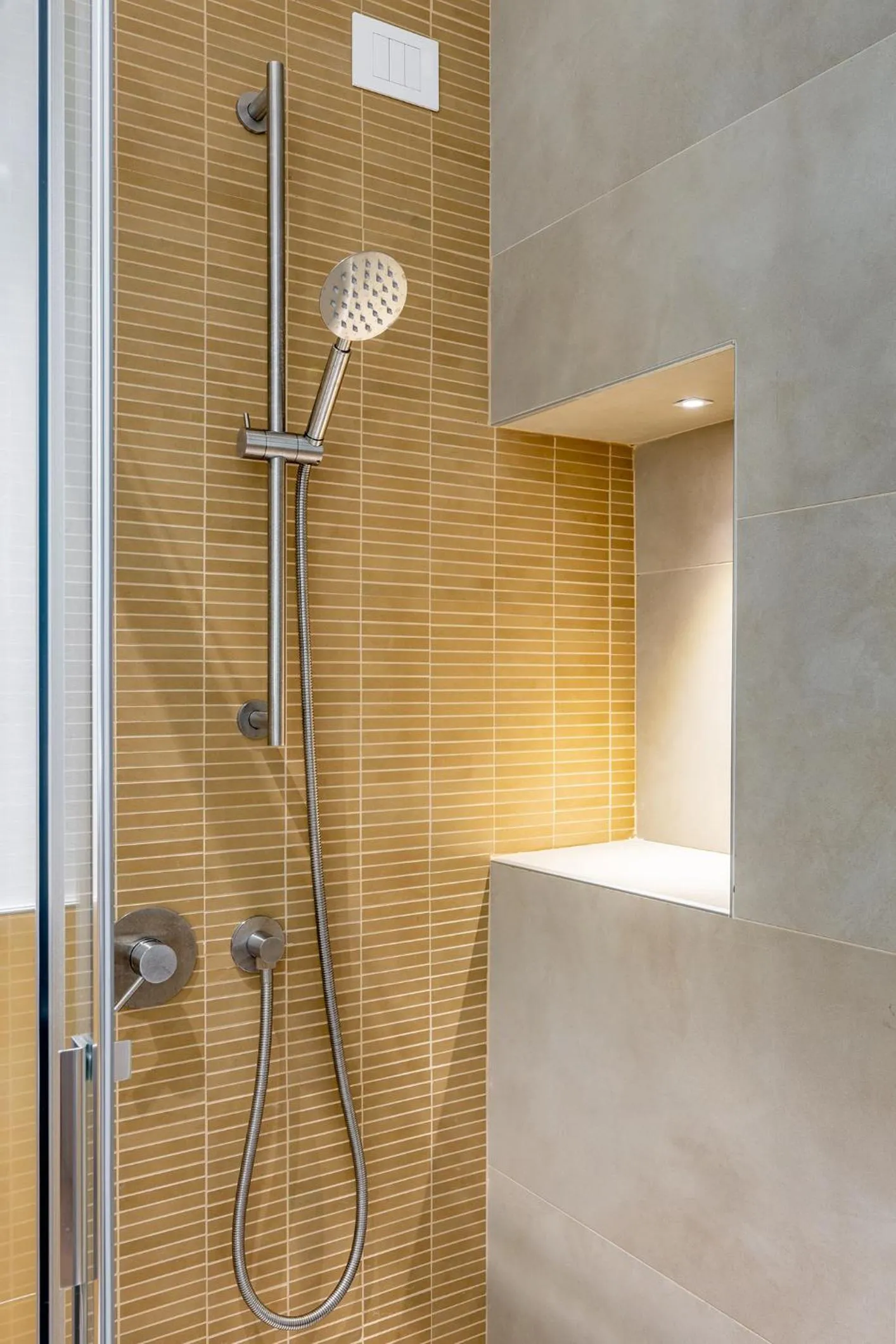 Shower in Albergo Ristorante Corsini