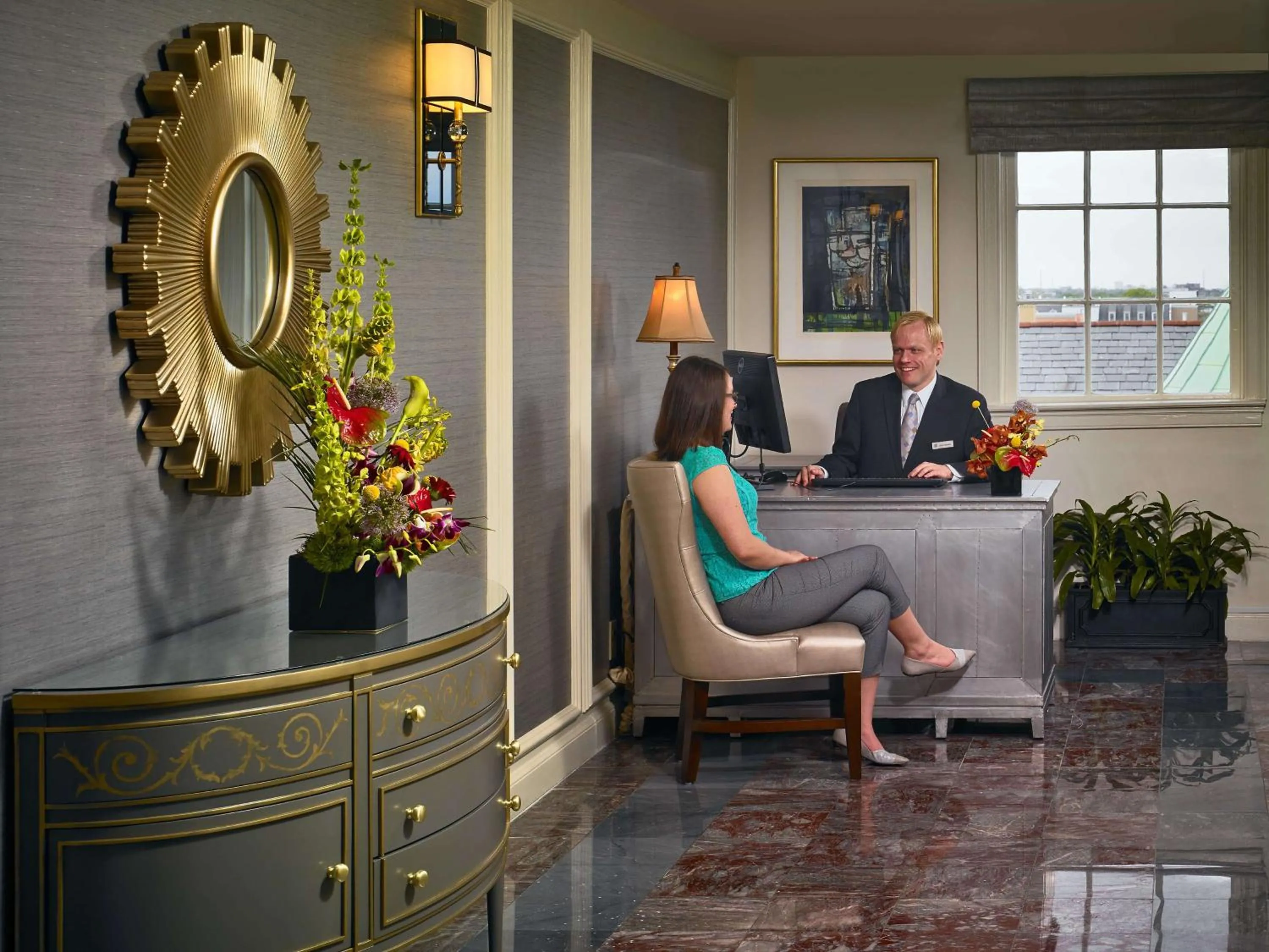 Communal lounge/ TV room in The Royal Sonesta New Orleans