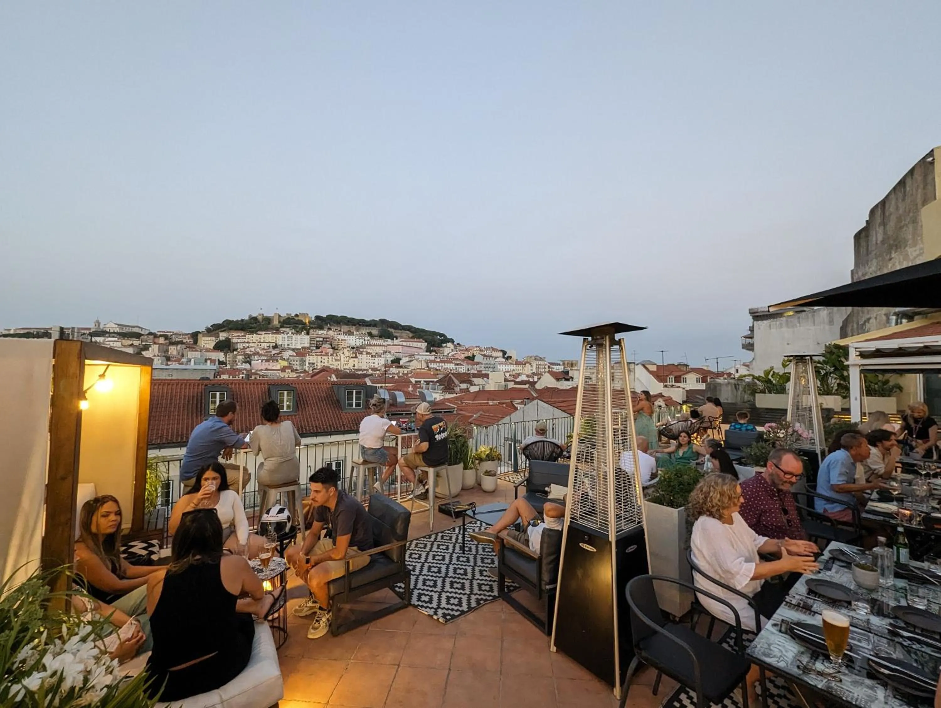 Restaurant/places to eat in The ART INN Lisbon