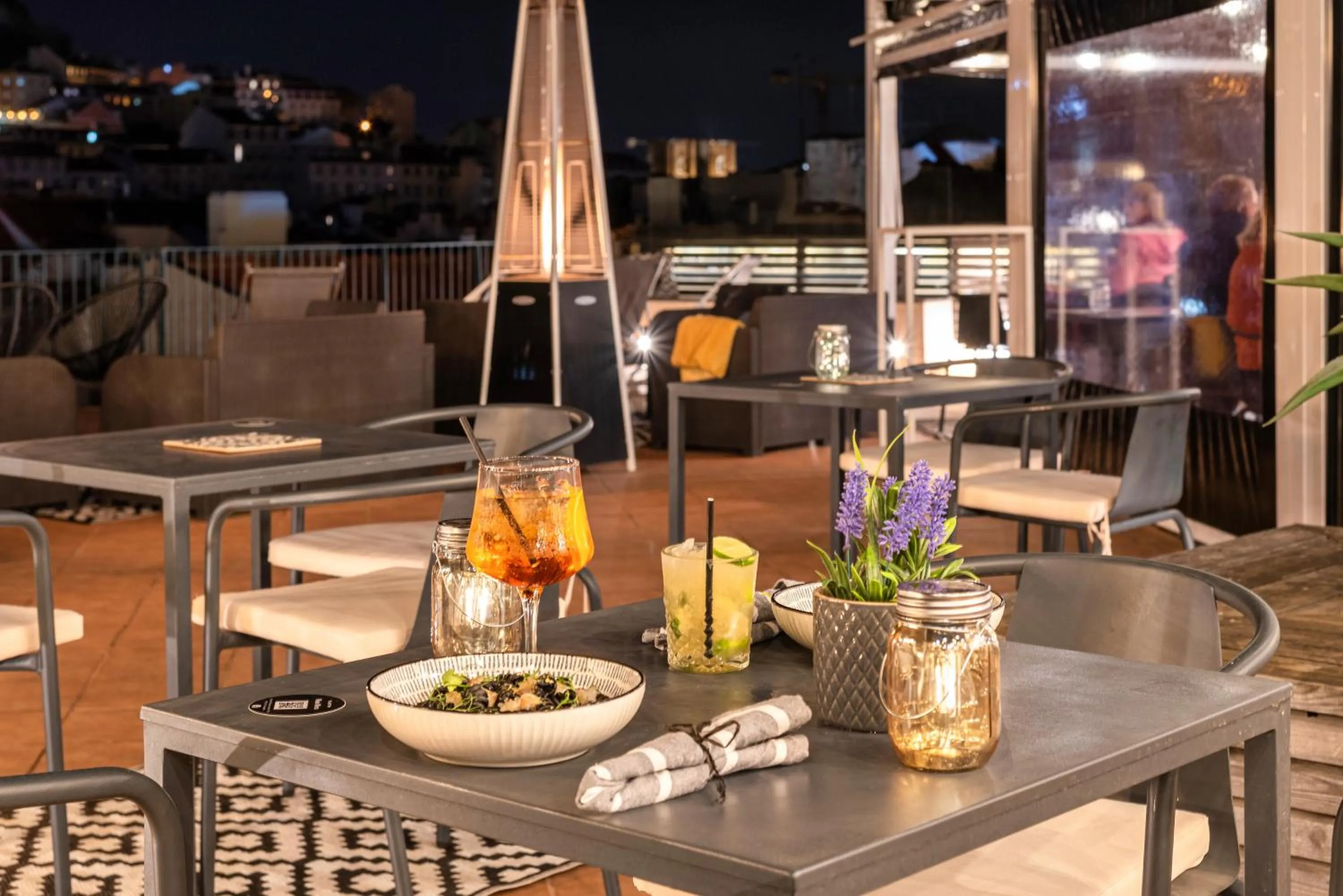 Restaurant/places to eat in The ART INN Lisbon