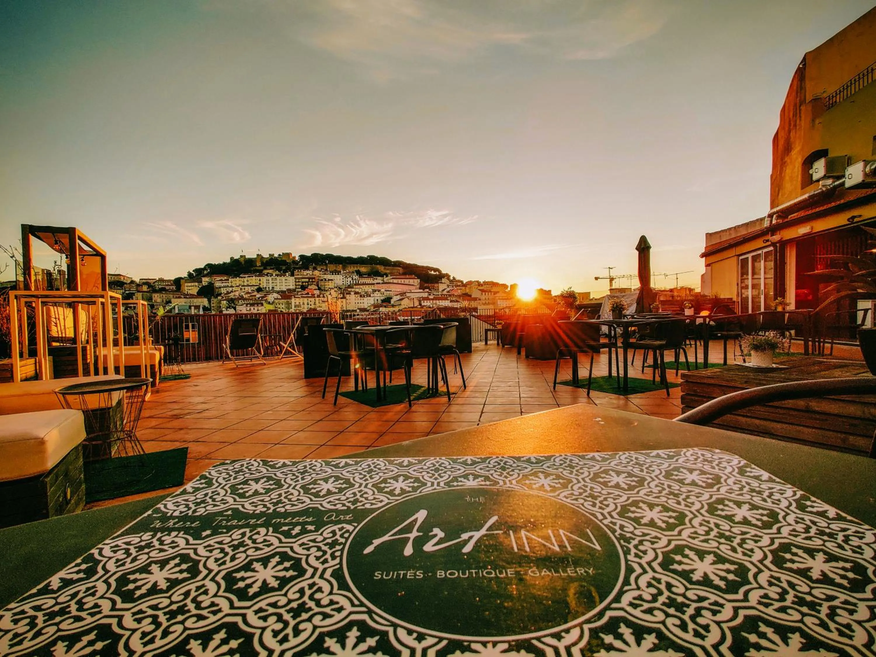 Restaurant/places to eat in The ART INN Lisbon