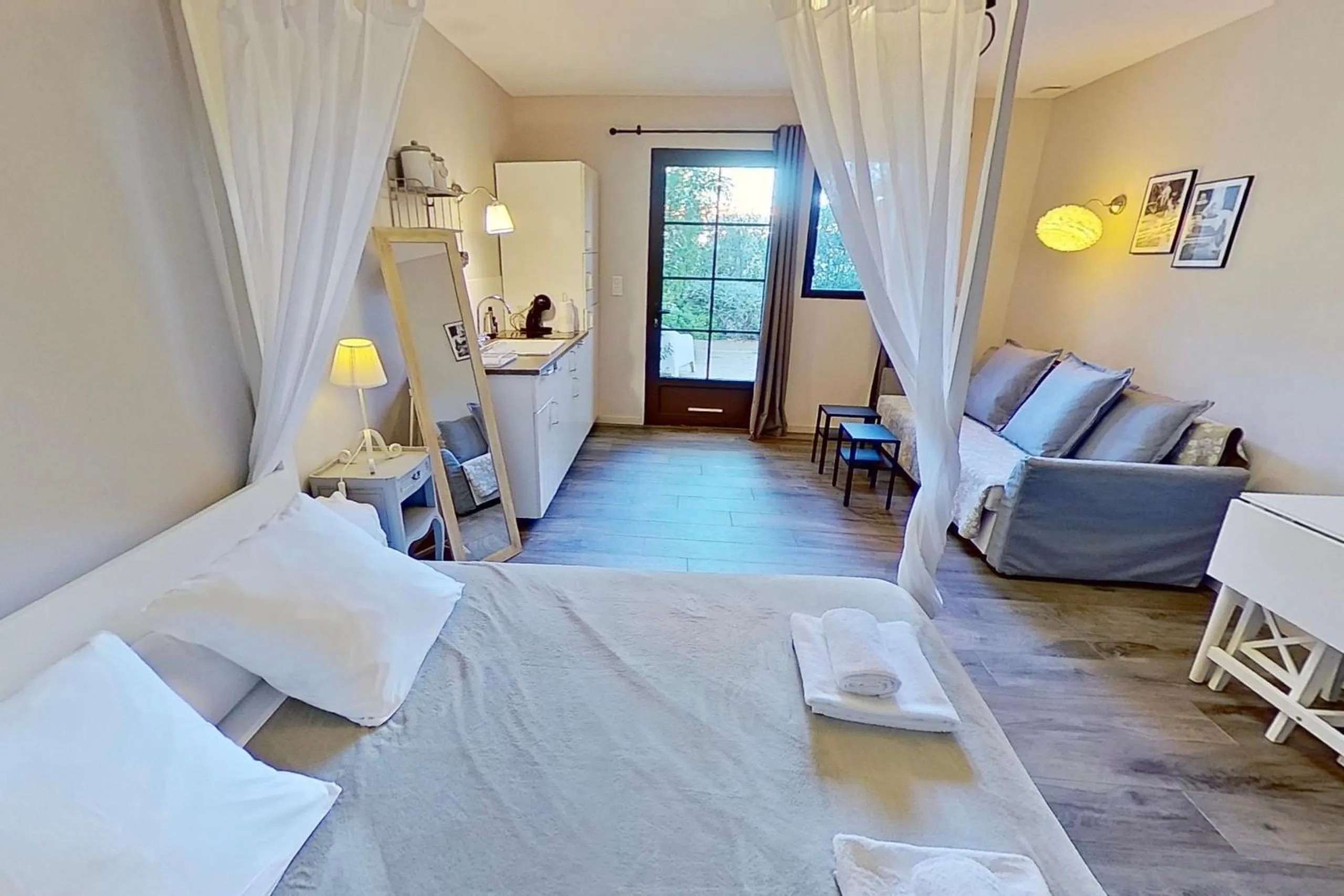 Photo of the whole room, Bed in La Villa Dupont d'Avignon