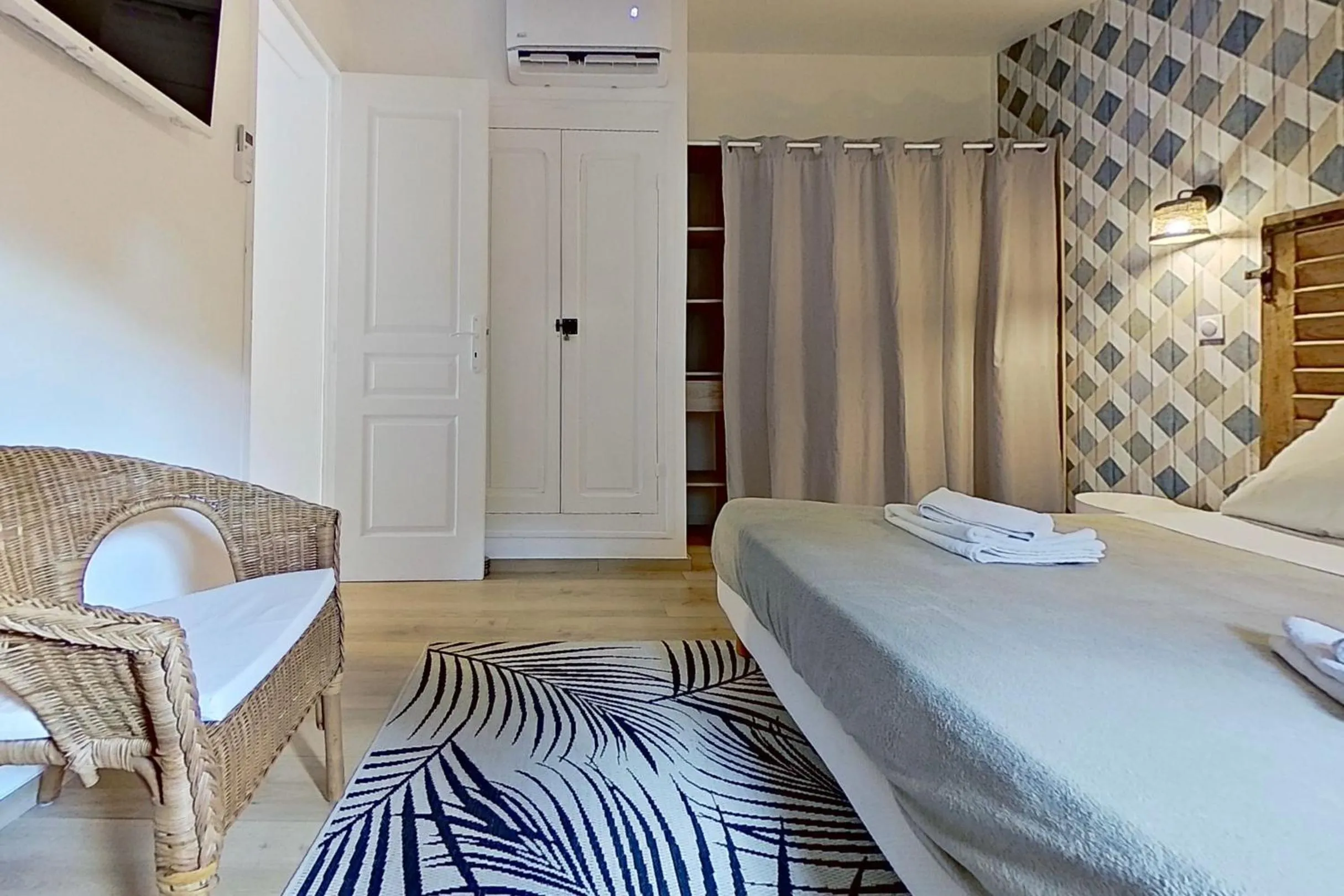 Bedroom, Bed in La Villa Dupont d'Avignon