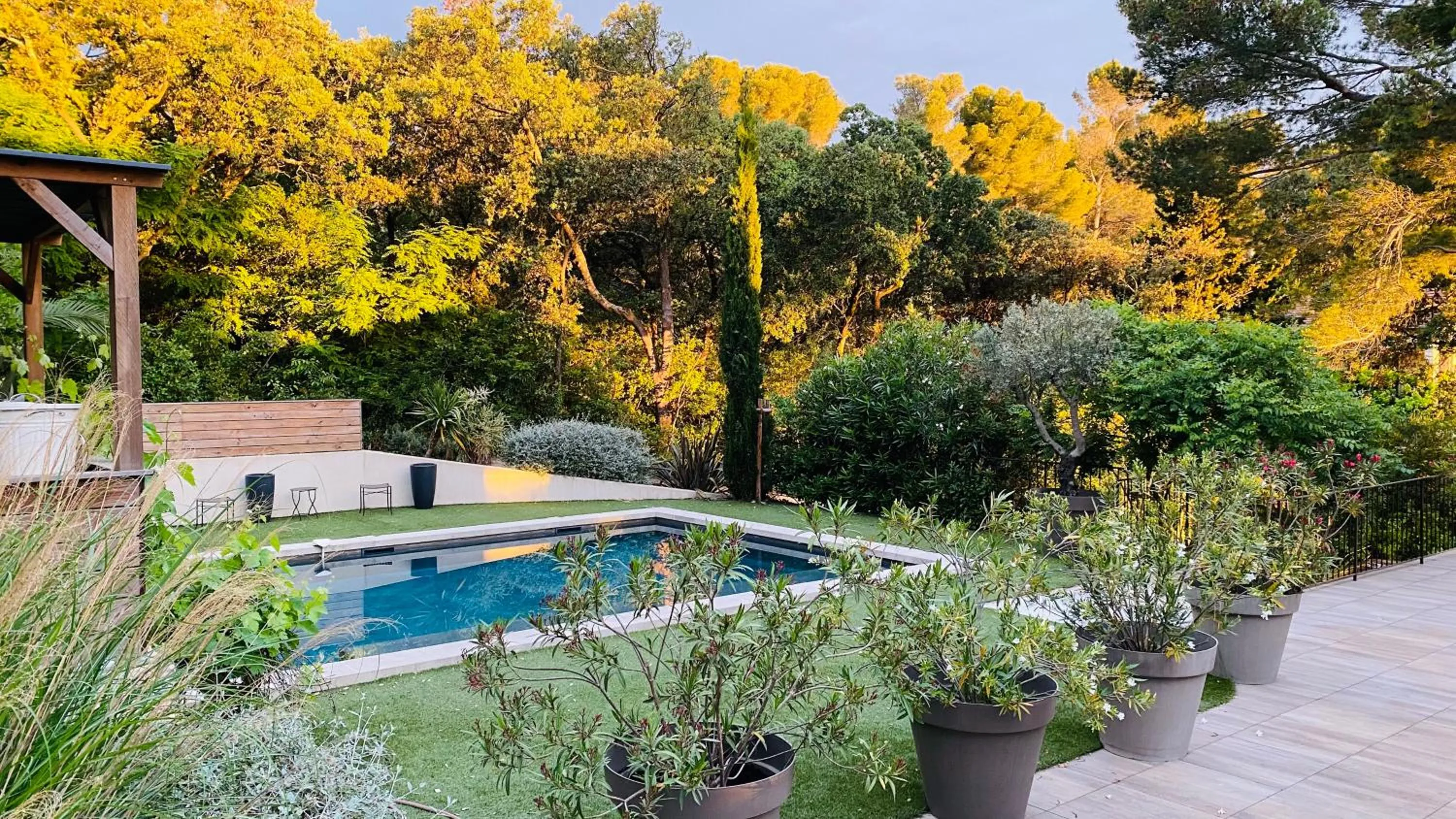 Pool view in La Villa Dupont d'Avignon
