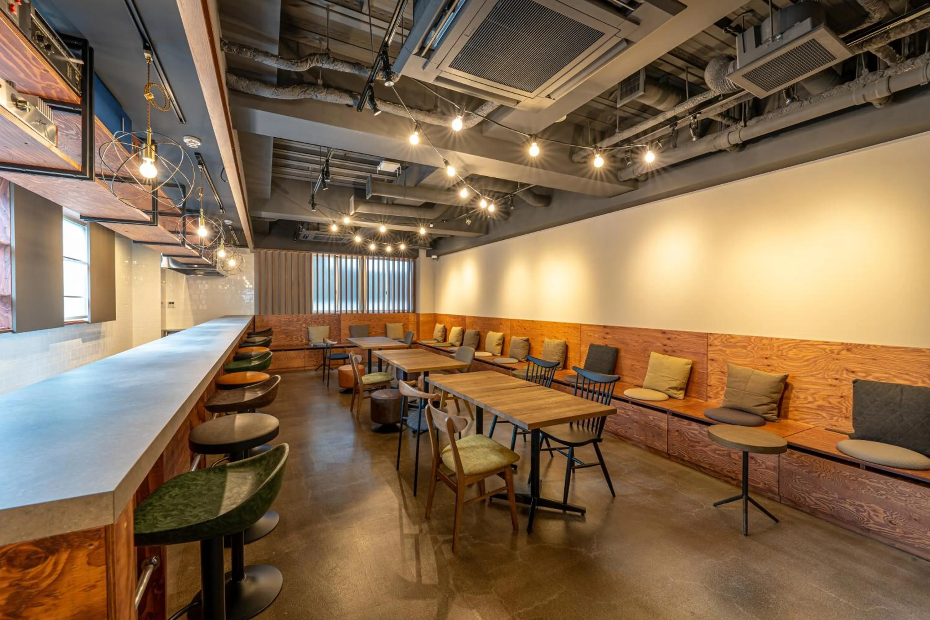 Communal lounge/ TV room in Wise Owl Hostels Kyoto