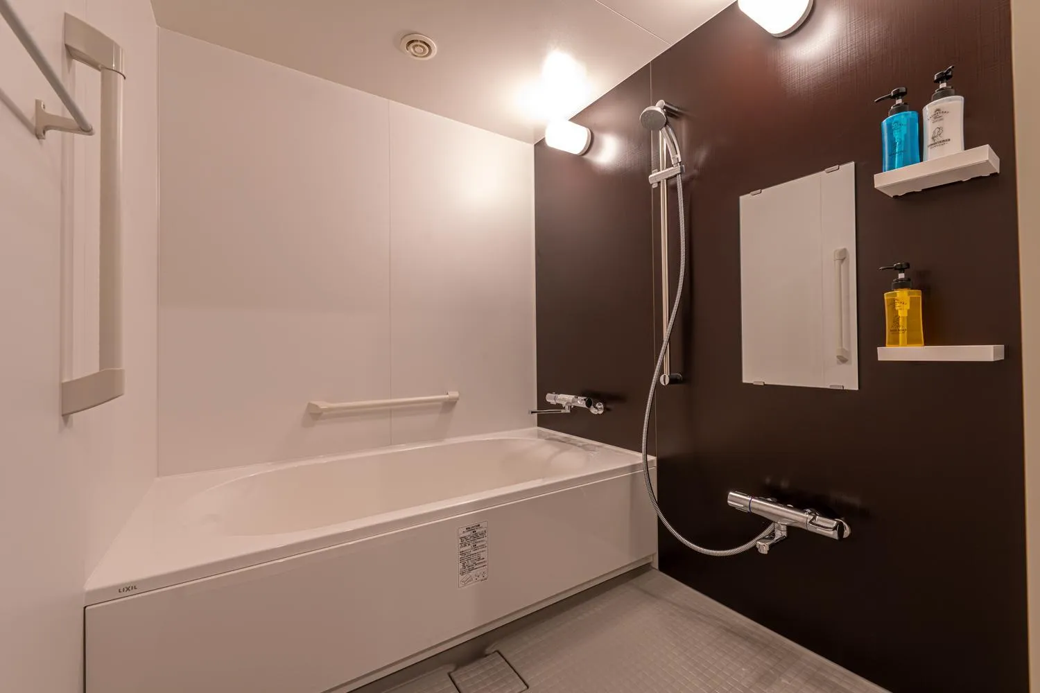 Shower in Wise Owl Hostels Kyoto