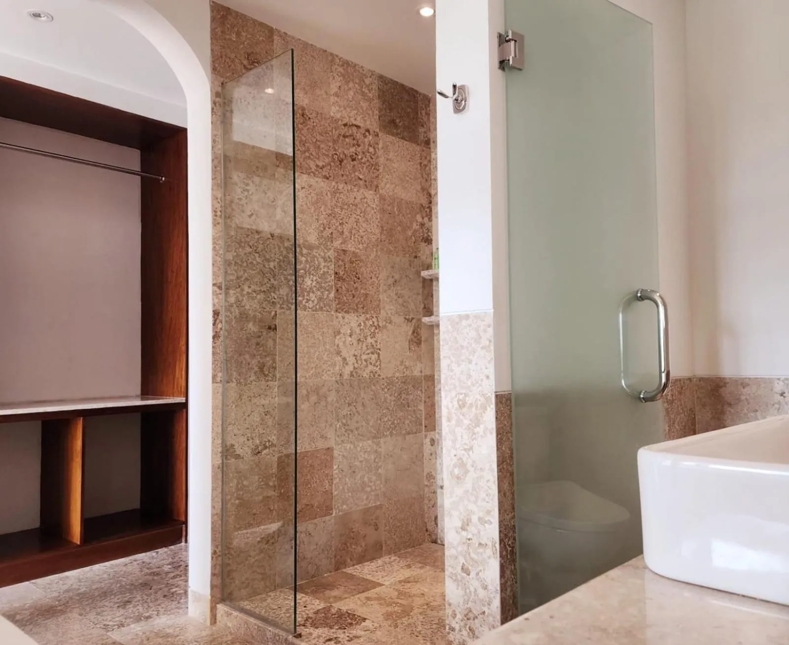 Shower in Sabana Ubud