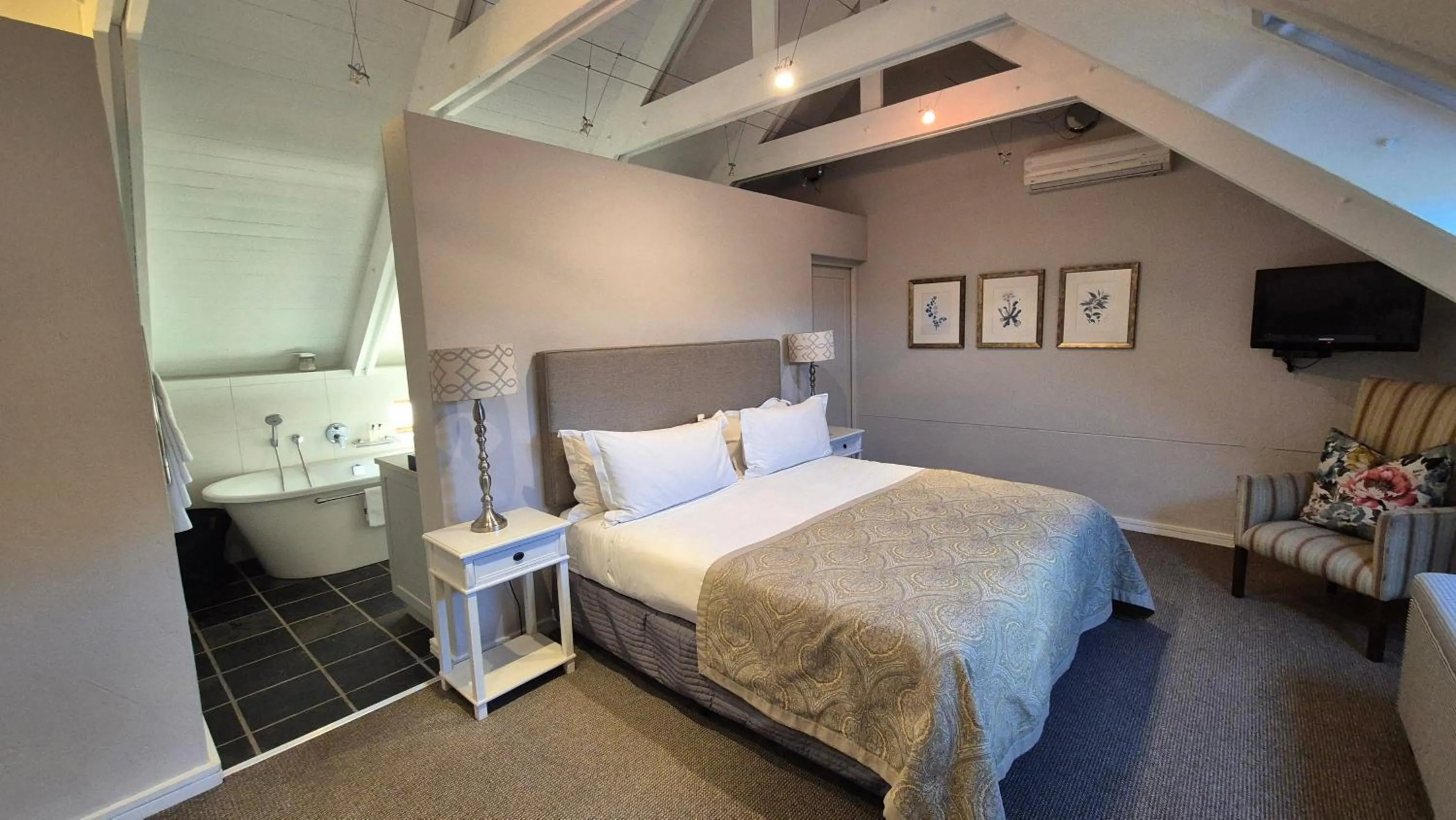 Bed in Klein Welmoed Luxury Guest House