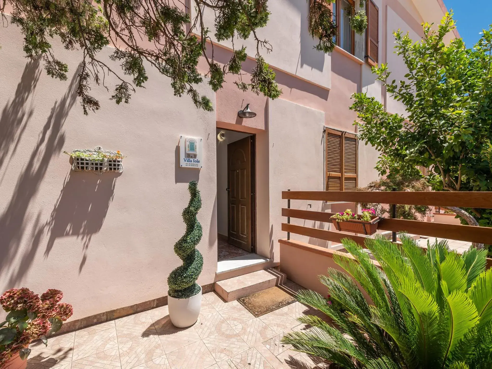 Facade/entrance in Villa Iole Facade/entrance in Villa Iole