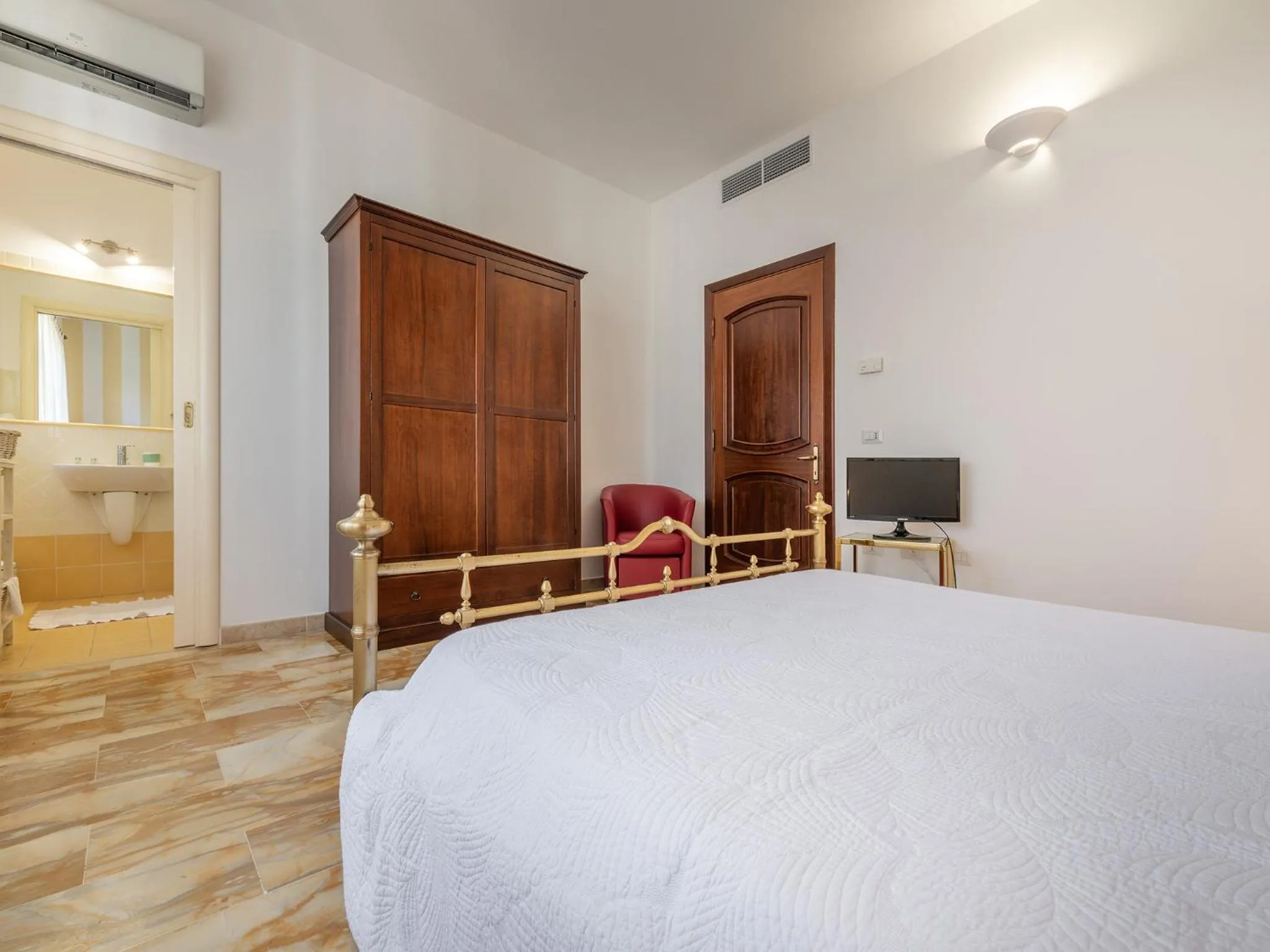 Bedroom, Bed in Villa Iole