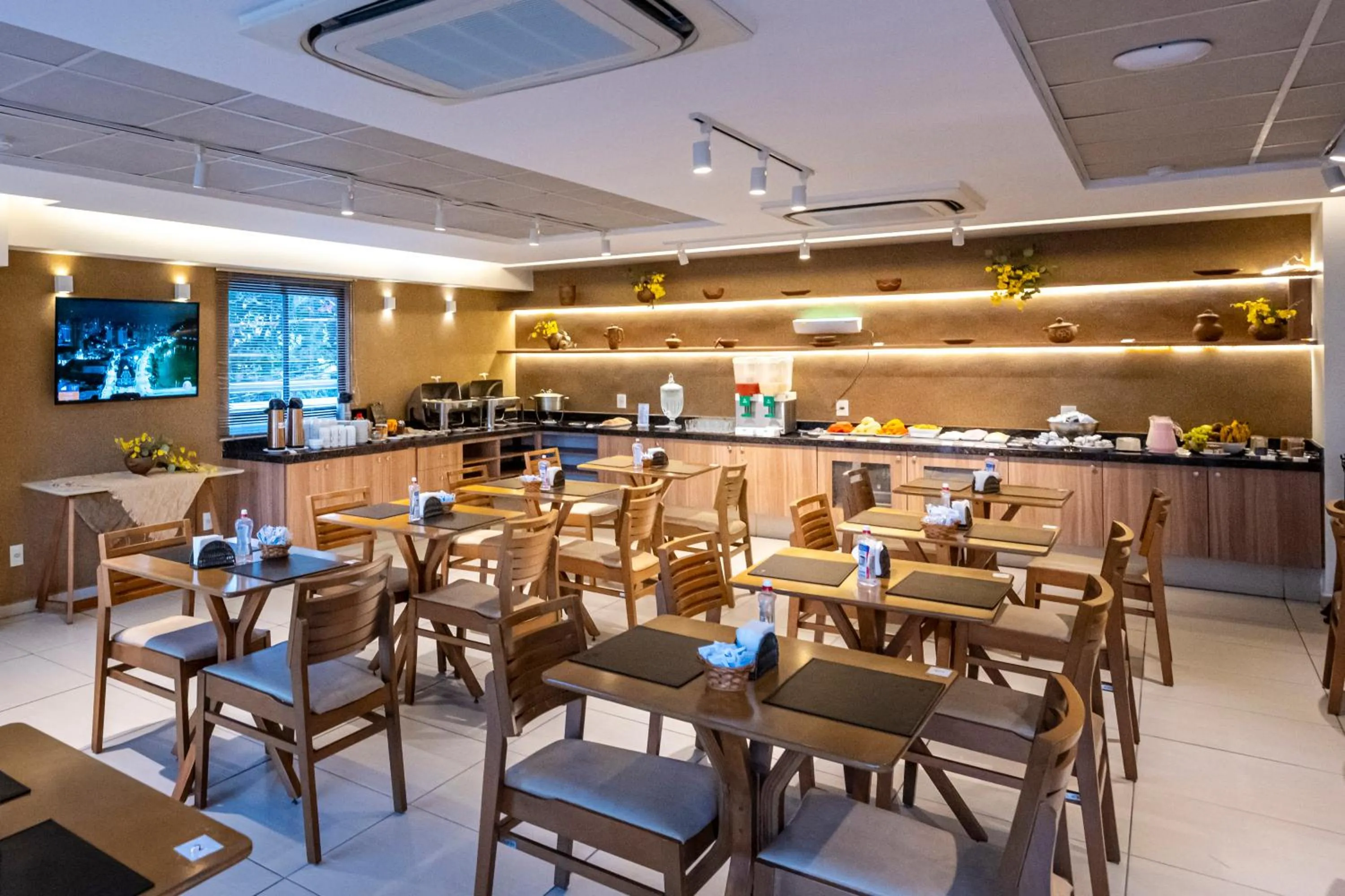 Restaurant/places to eat in Villa Park Hotel Recife