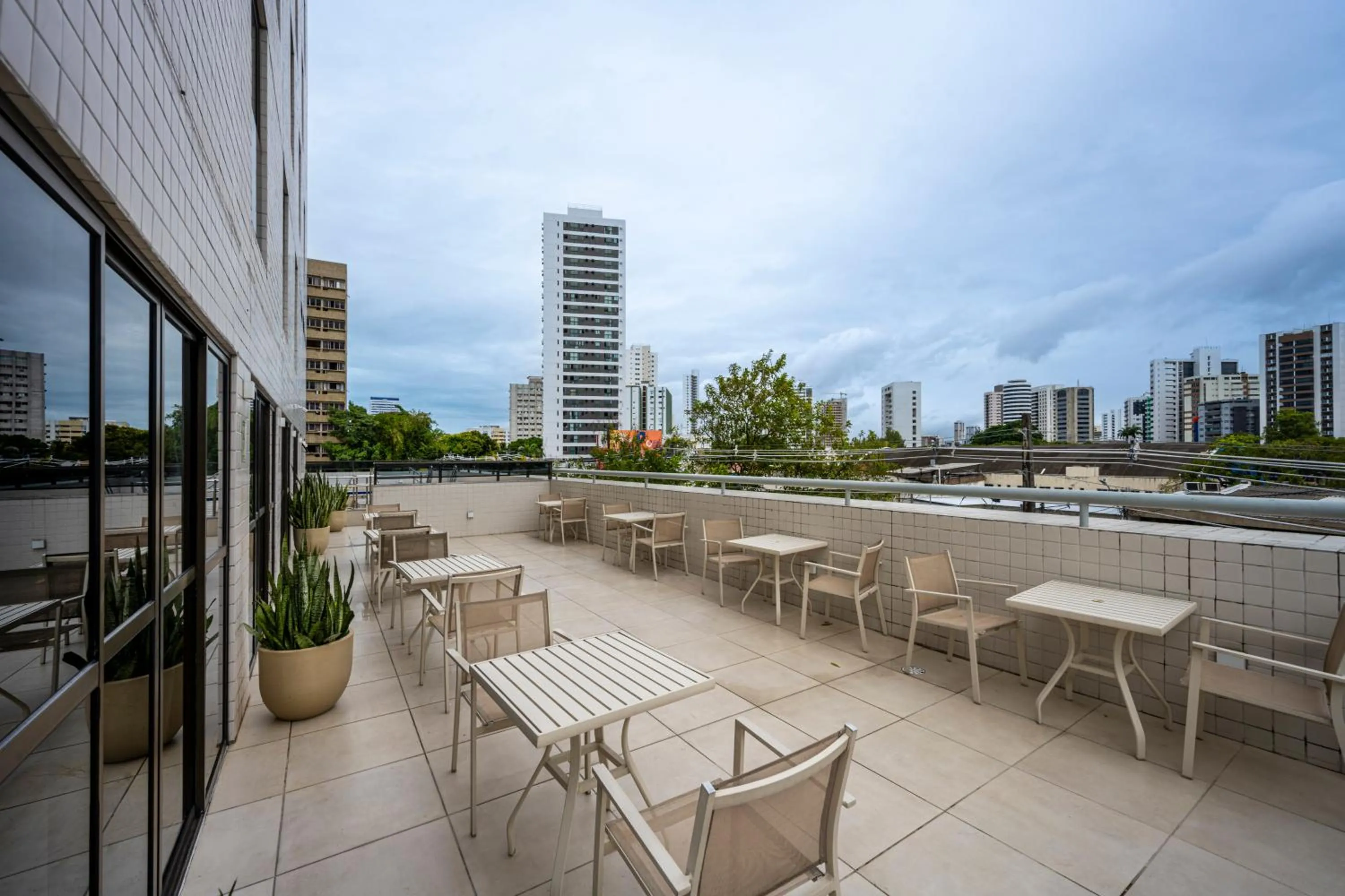 Restaurant/places to eat in Villa Park Hotel Recife