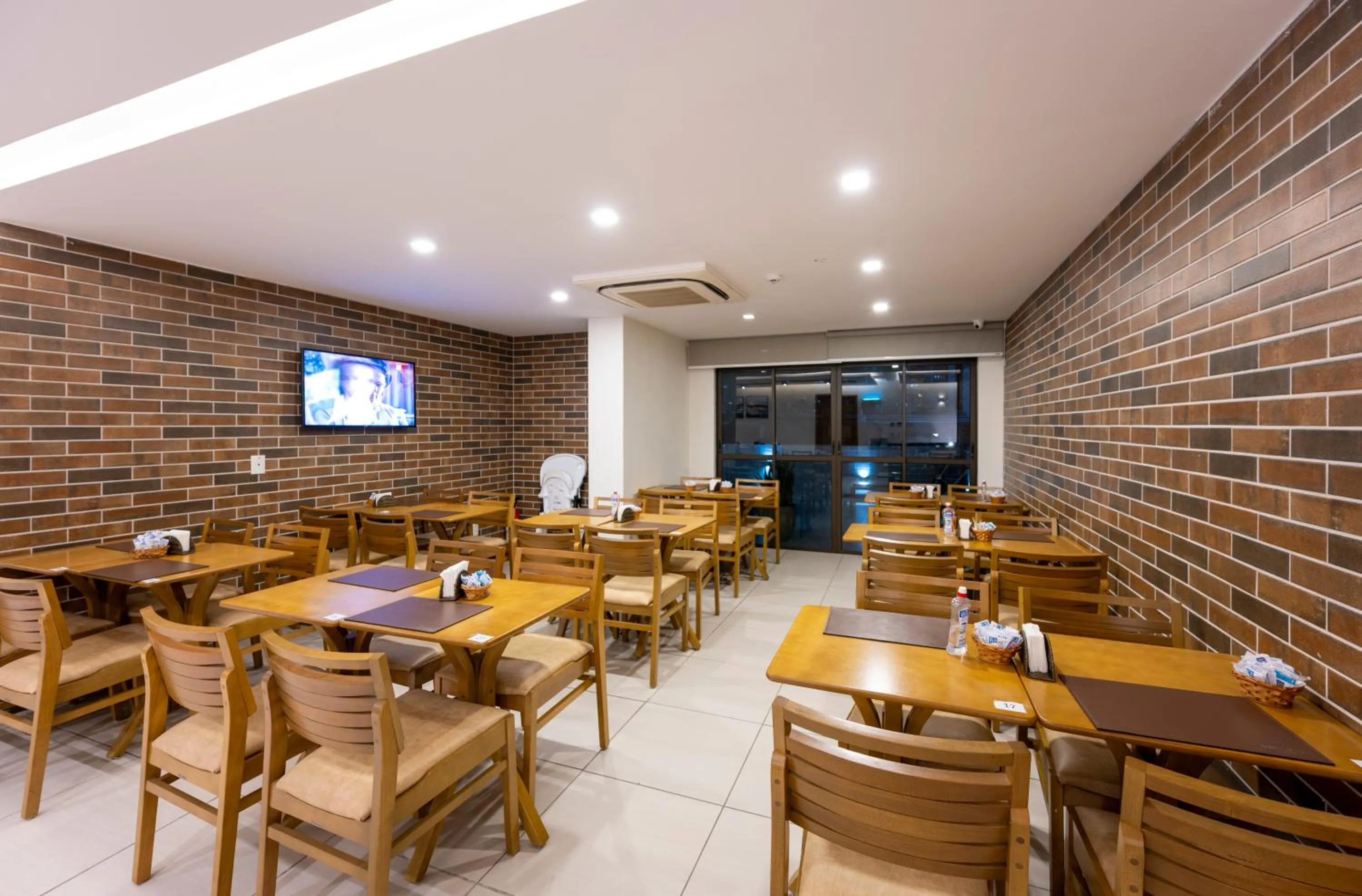 Restaurant/places to eat in Villa Park Hotel Recife