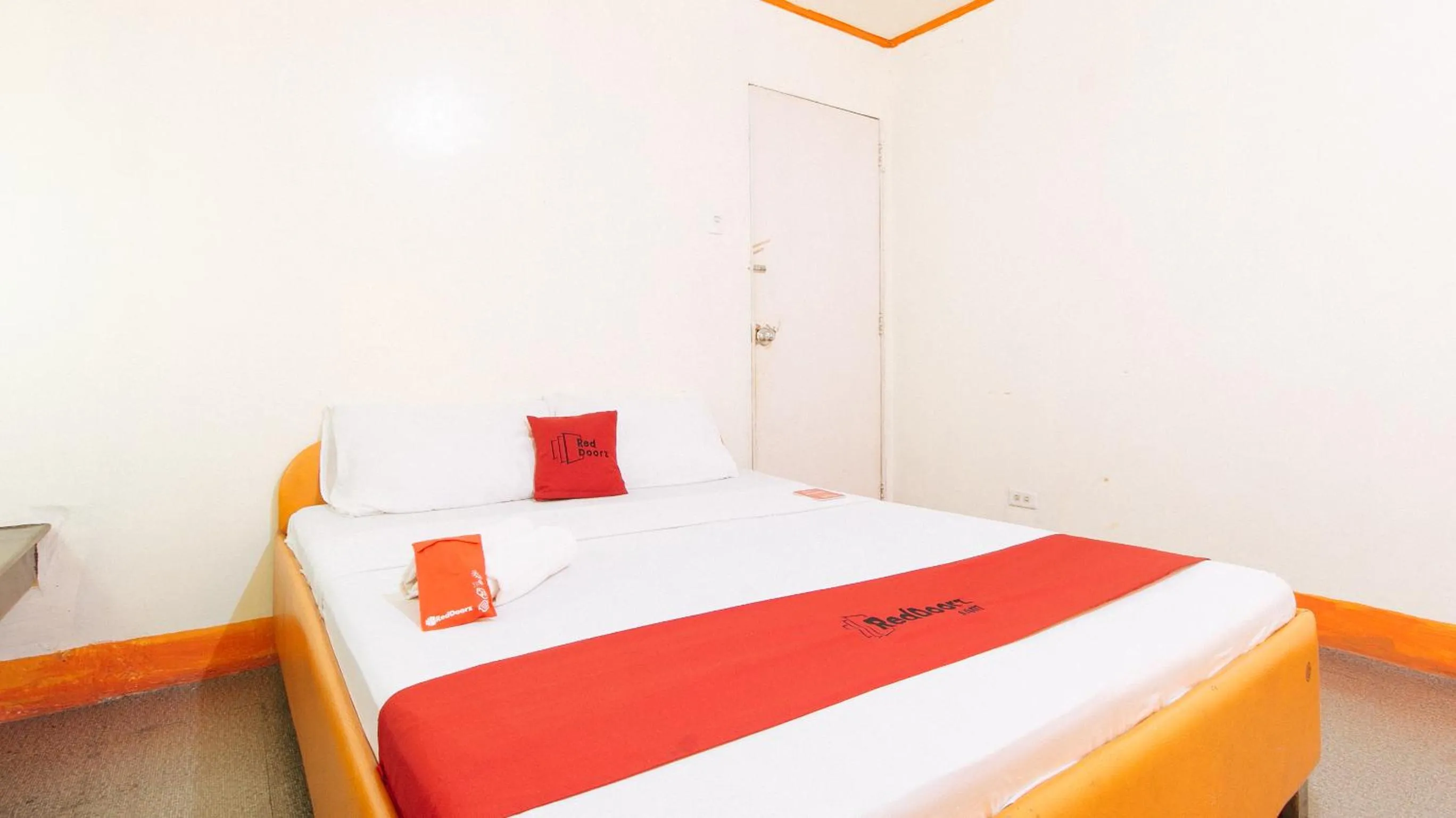 Photo of the whole room, Bed in RedDoorz near East Avenue Medical Center