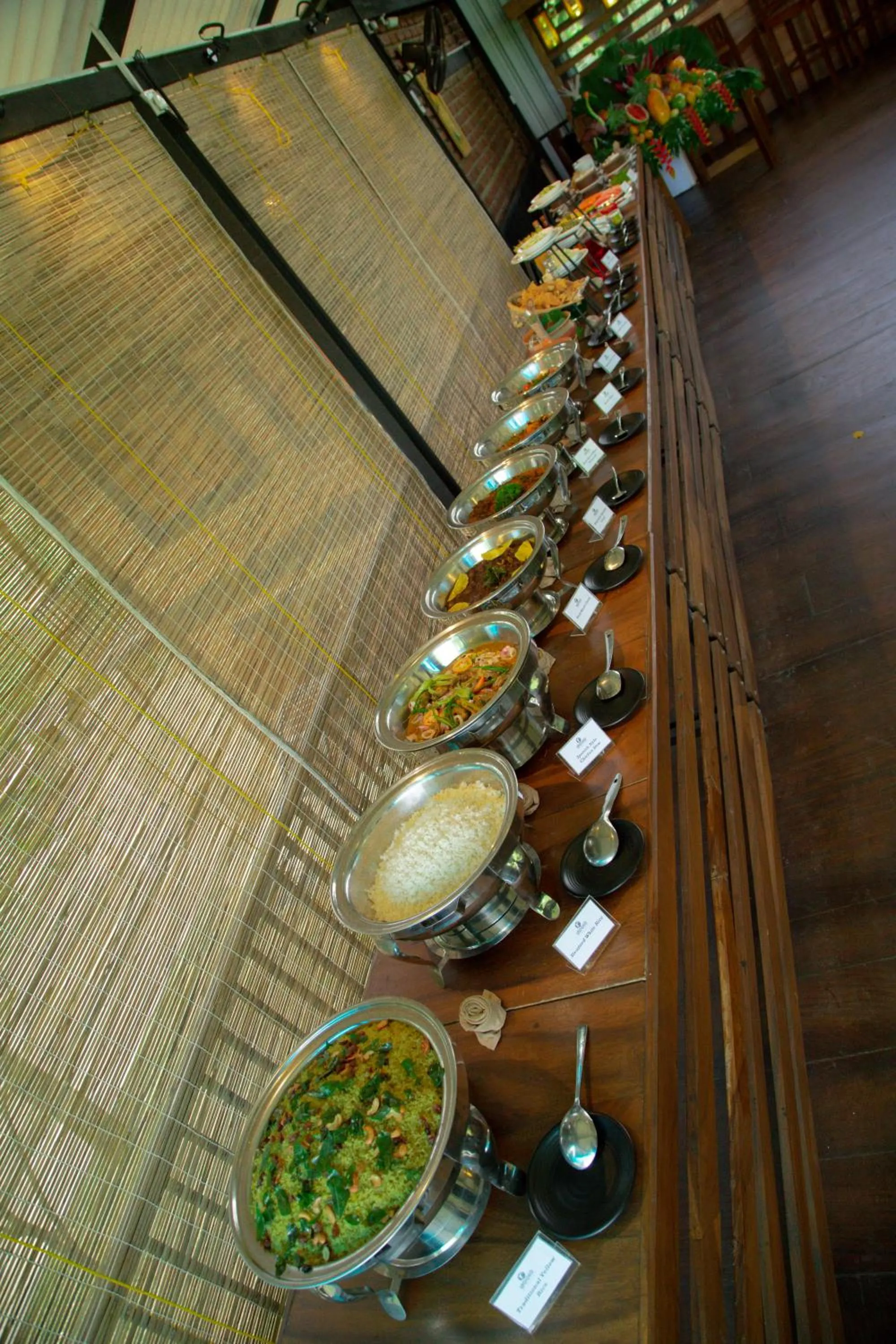 Restaurant/places to eat in Doola River Edge