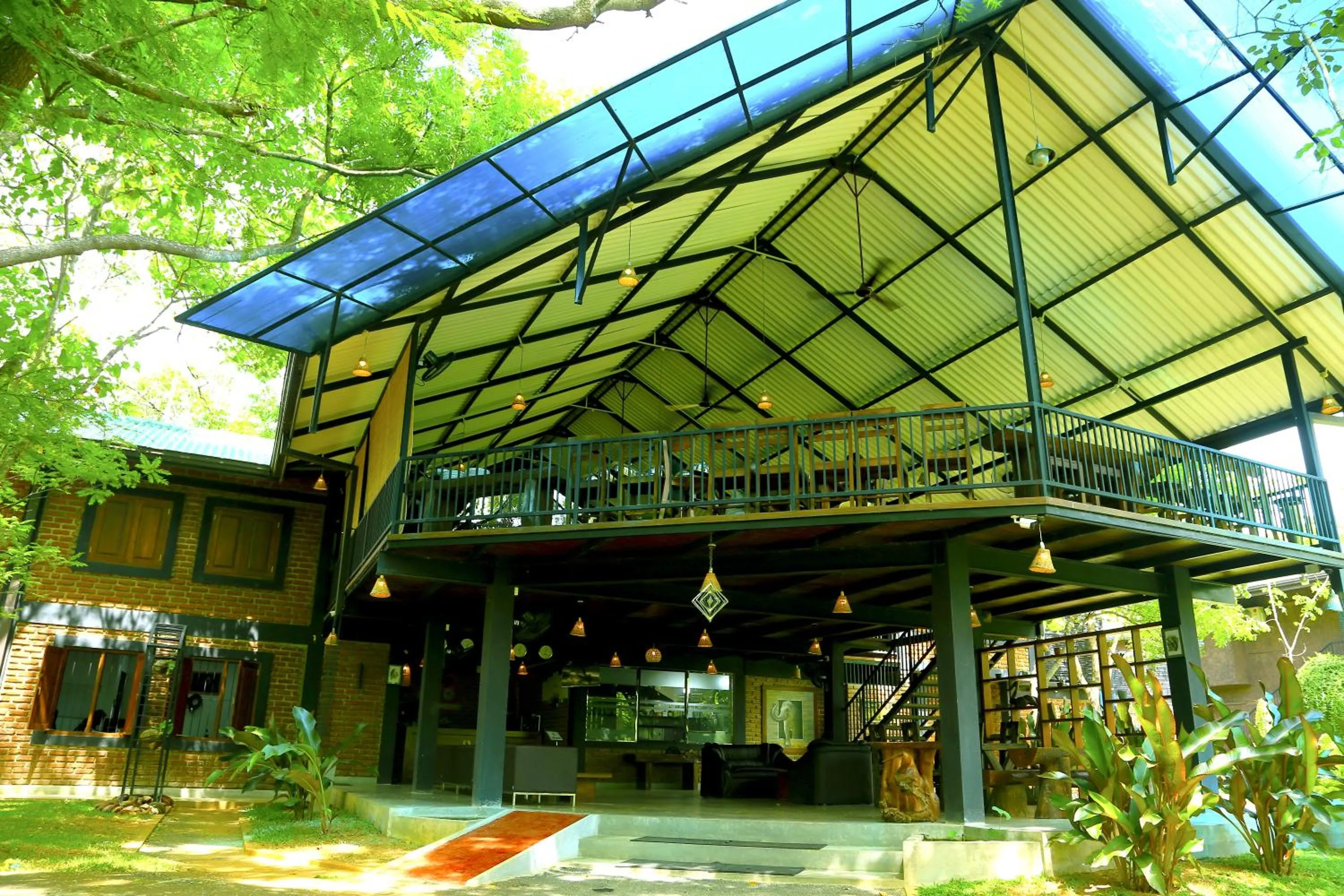 Restaurant/places to eat in Doola River Edge