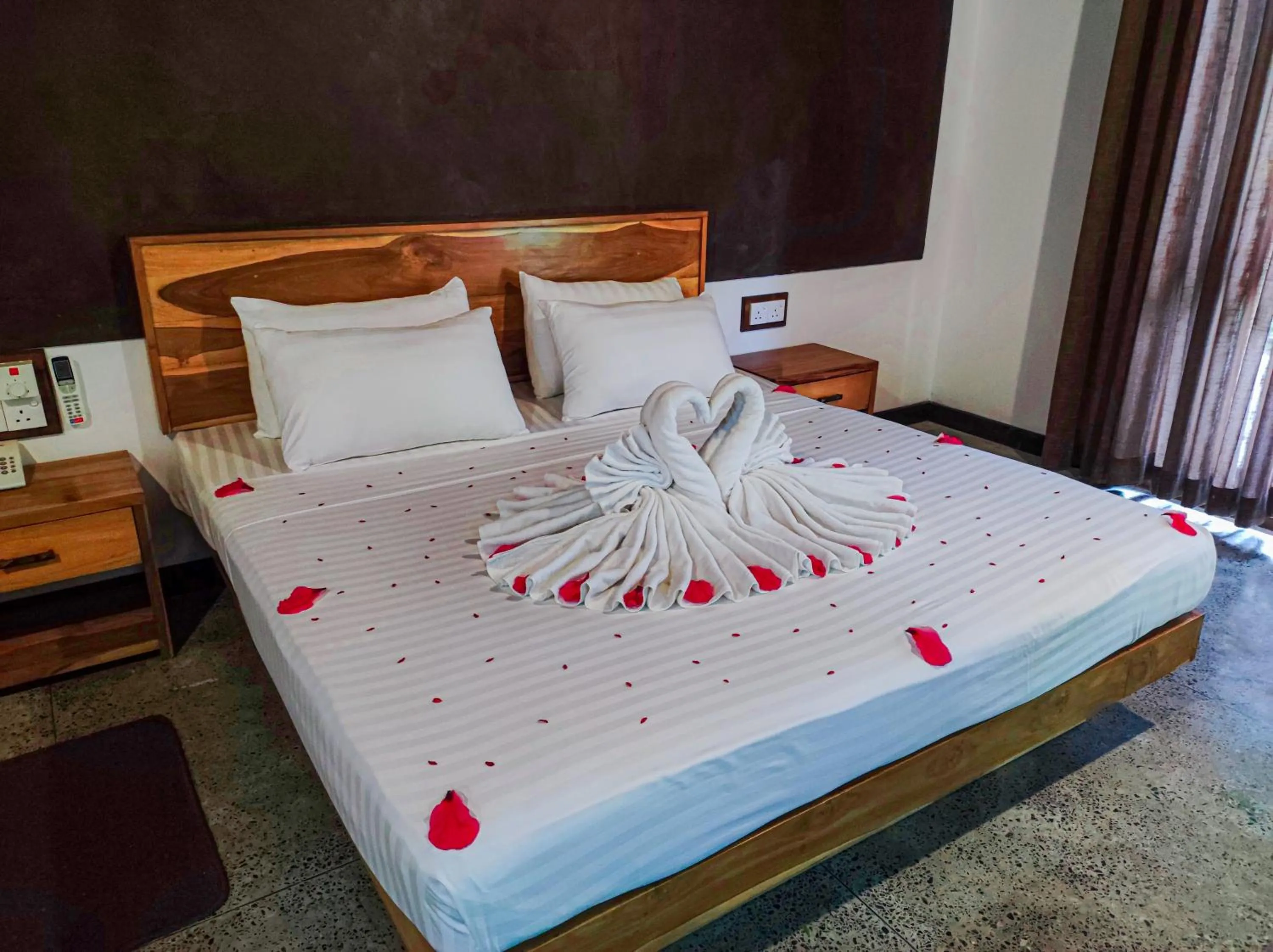 Bedroom, Bed in Doola River Edge