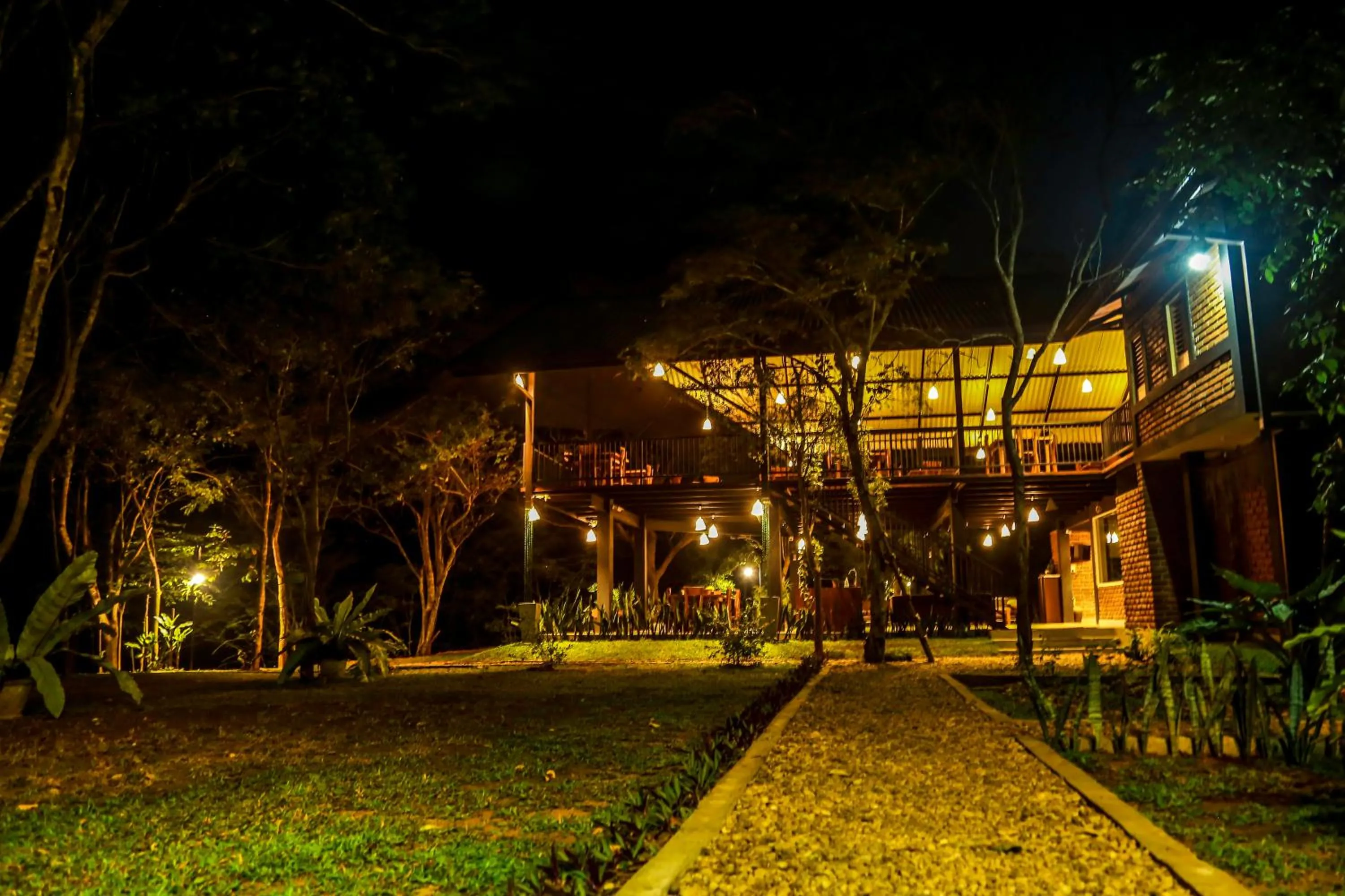 Restaurant/places to eat in Doola River Edge