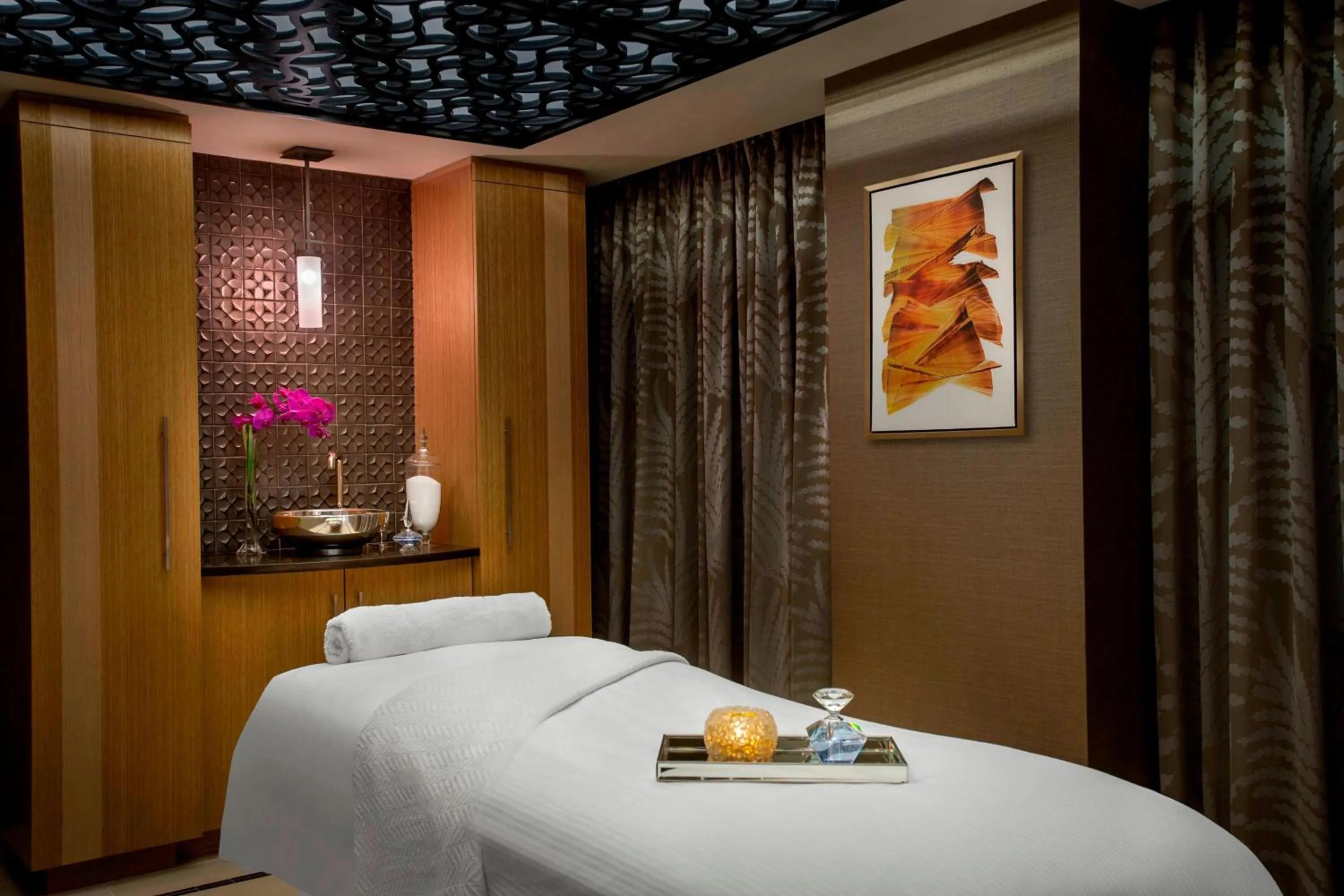 Spa and wellness centre/facilities, Bed in JW Marriott Essex House New York