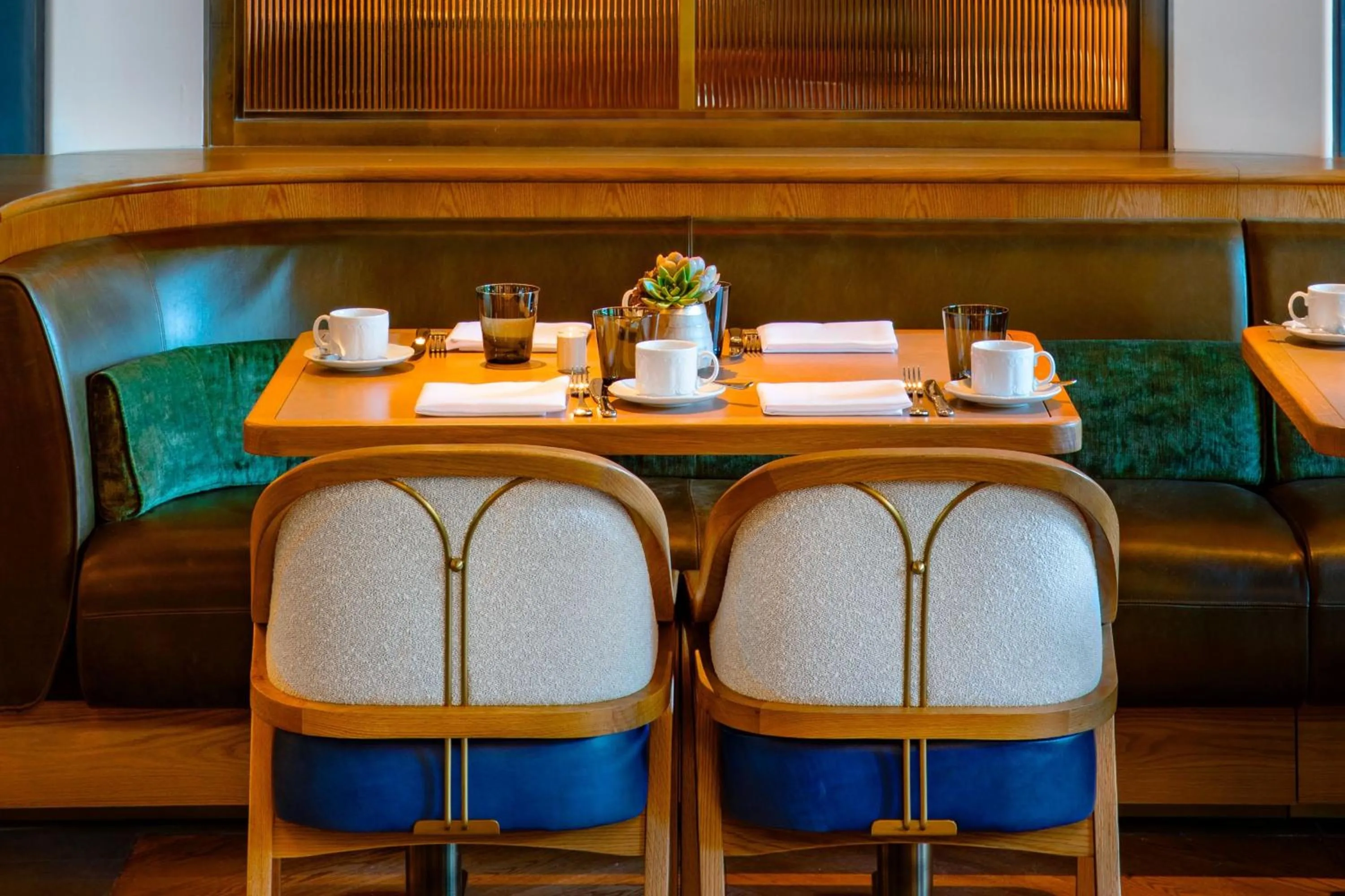 Restaurant/places to eat in JW Marriott Essex House New York