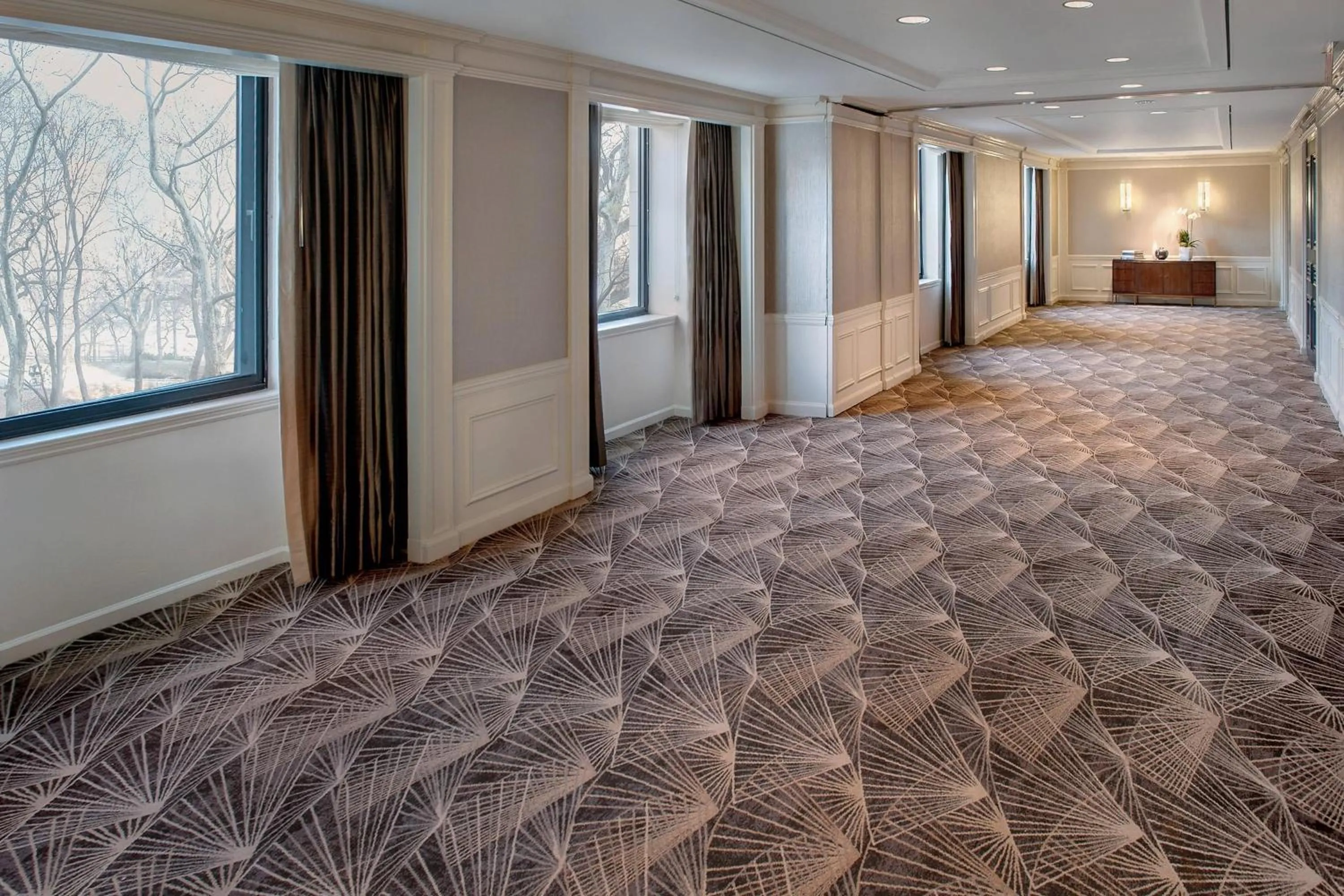Meeting/conference room, Bed in JW Marriott Essex House New York