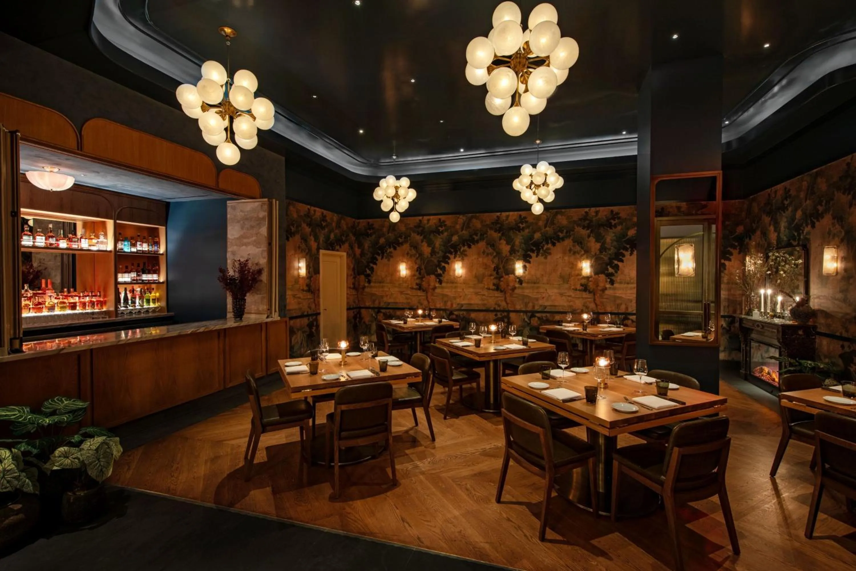 Restaurant/places to eat in JW Marriott Essex House New York