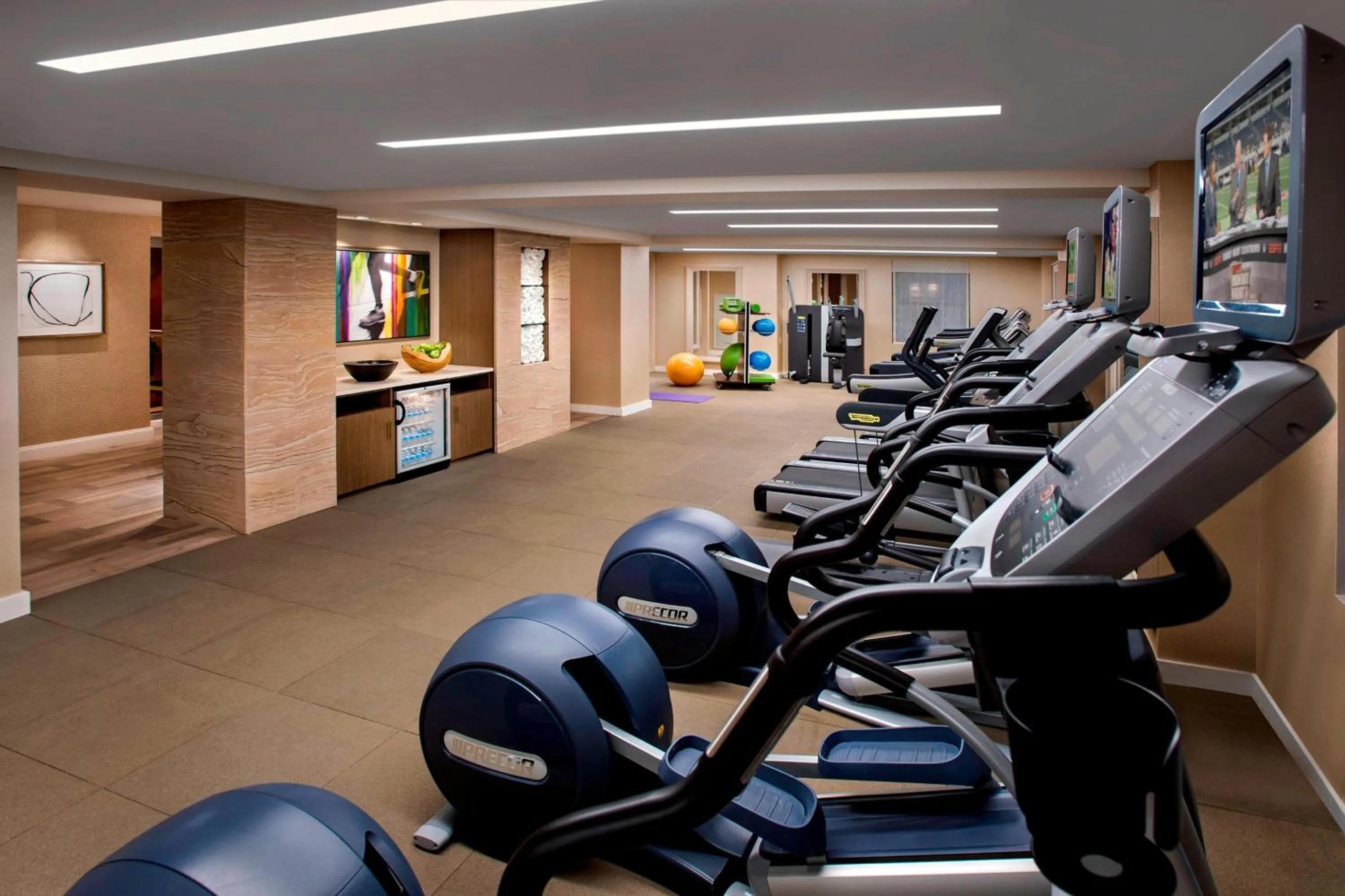 Fitness centre/facilities in JW Marriott Essex House New York