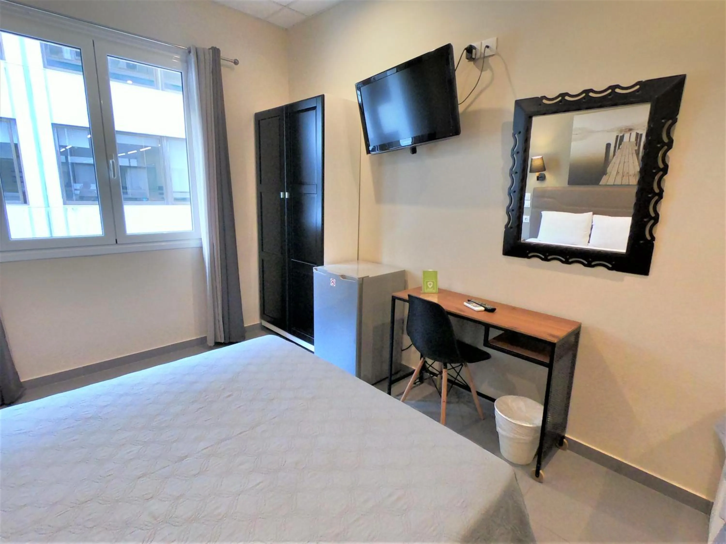 Bedroom, Bed in Achillion Hotel Piraeus