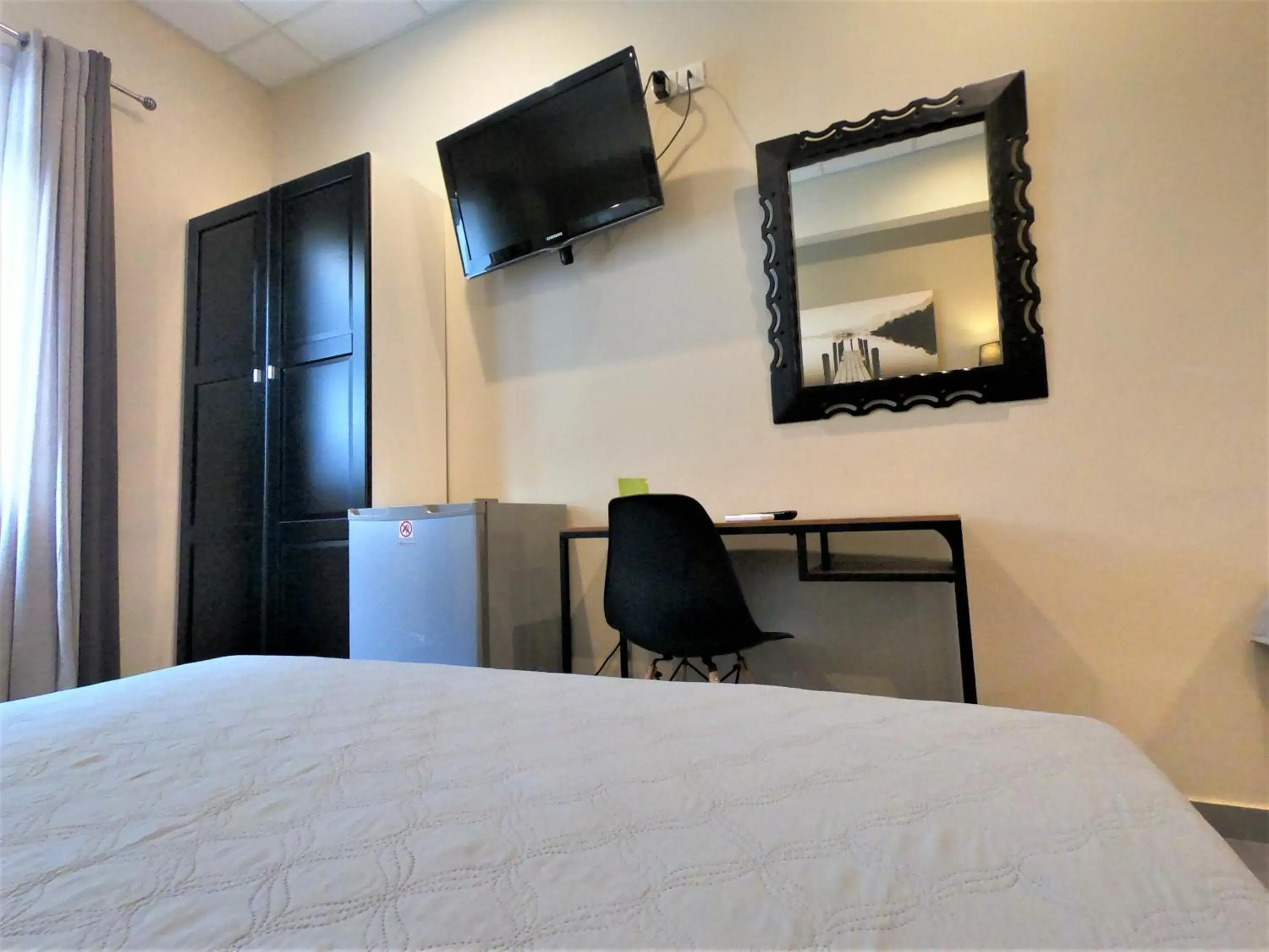 Superior Double Room with Private Bathroom in Achillion Hotel Piraeus Superior Double Room with Private Bathroom in Achillion Hotel Piraeus