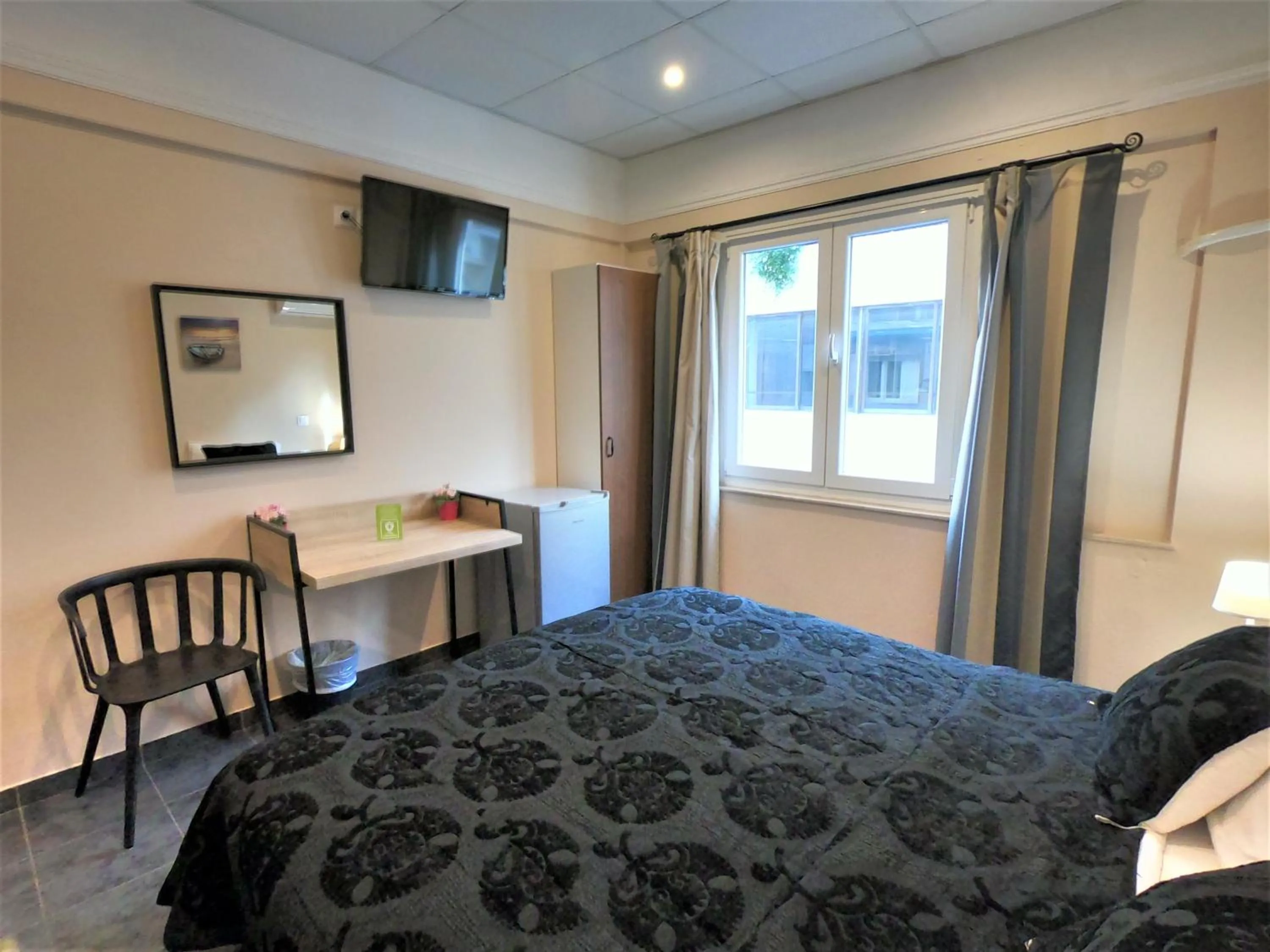 Bedroom, Bed in Achillion Hotel Piraeus