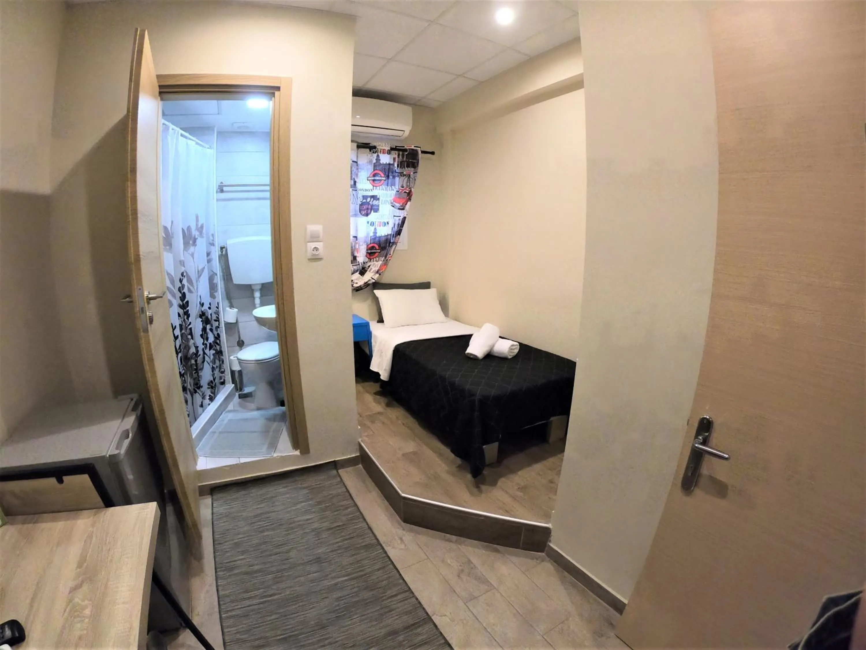 Bedroom, Bed in Achillion Hotel Piraeus