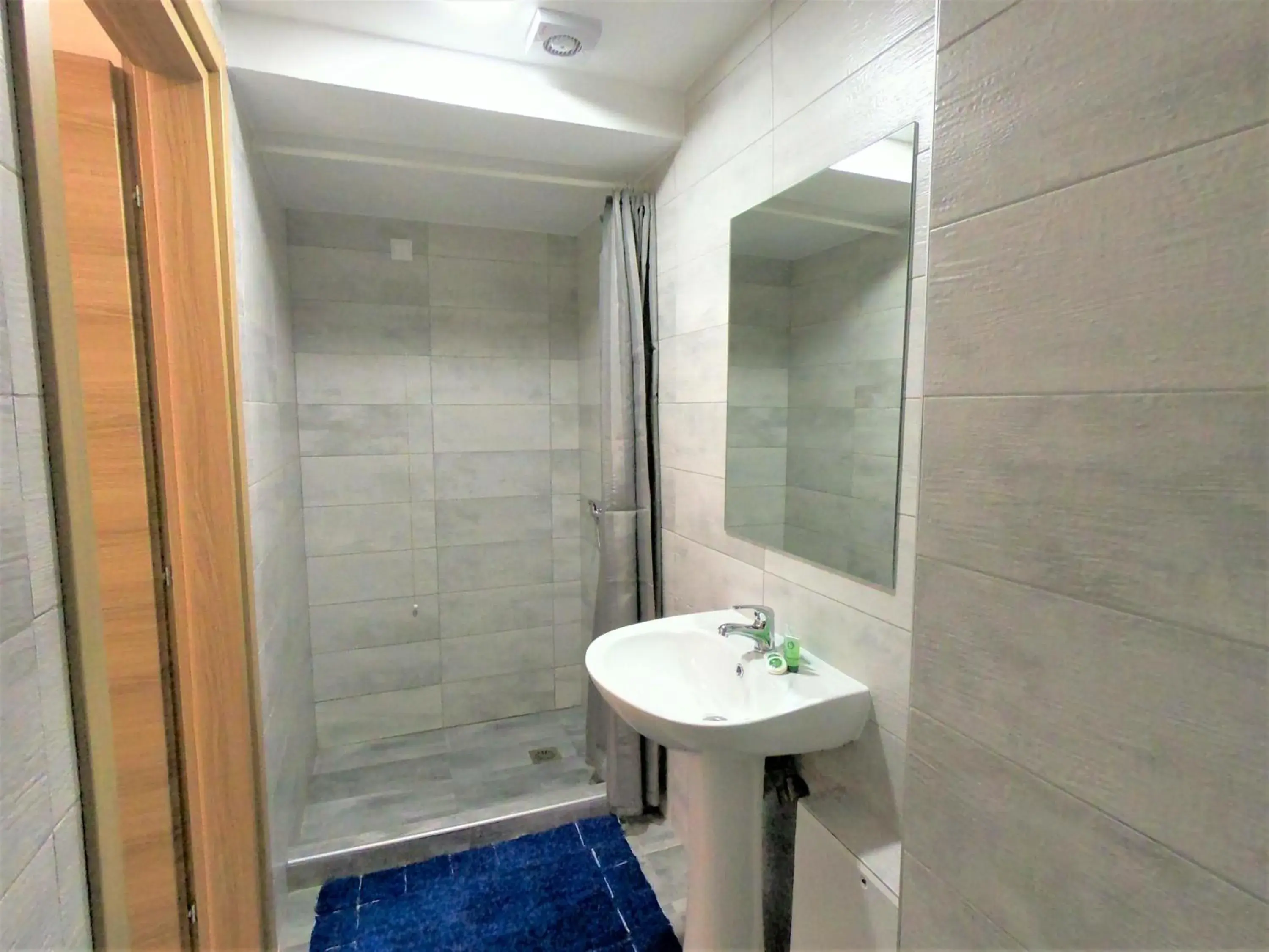 Comfort Quadruple Room in Achillion Hotel Piraeus Comfort Quadruple Room in Achillion Hotel Piraeus