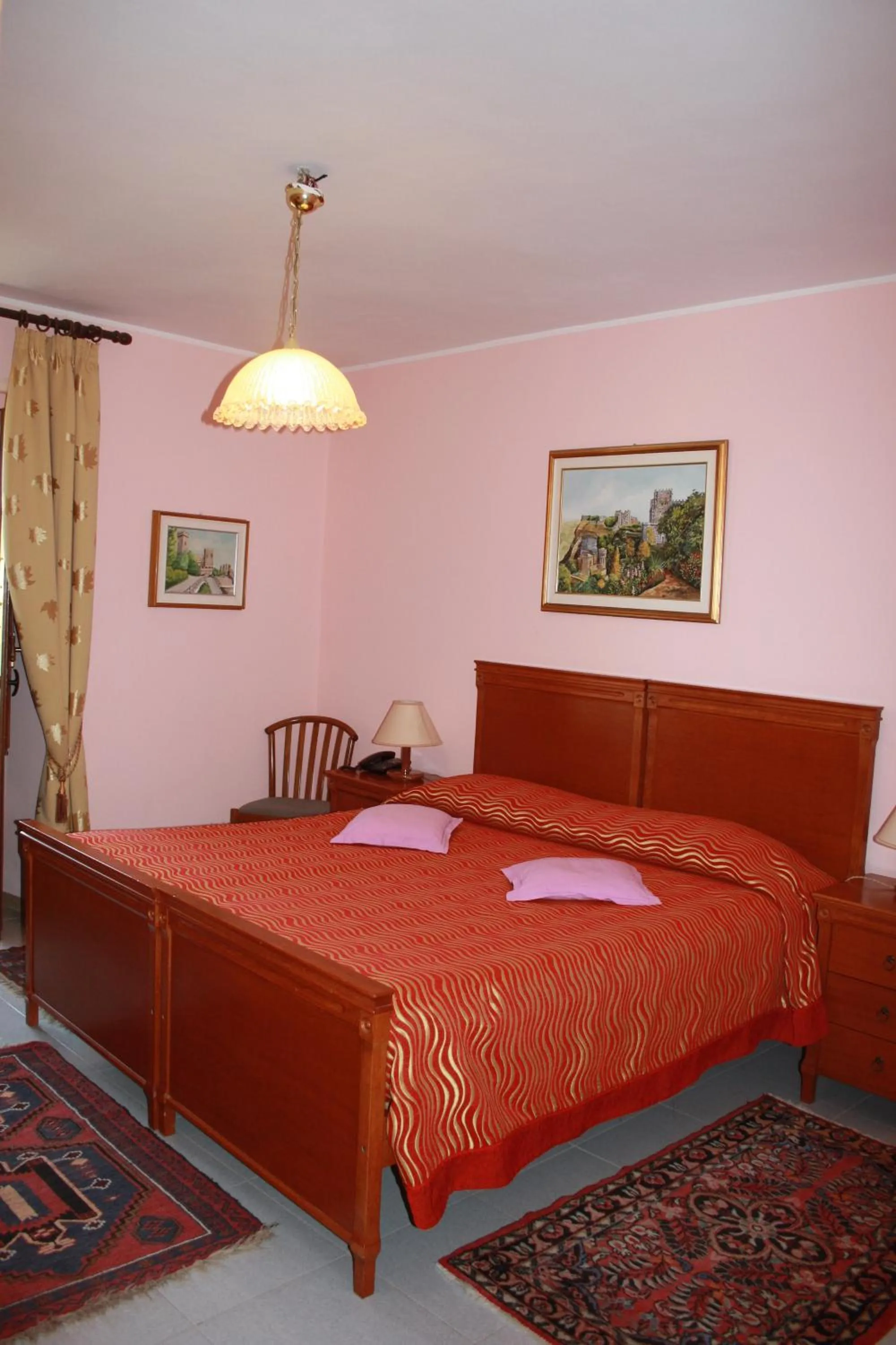 Bedroom, Bed in Hotel Edelweiss