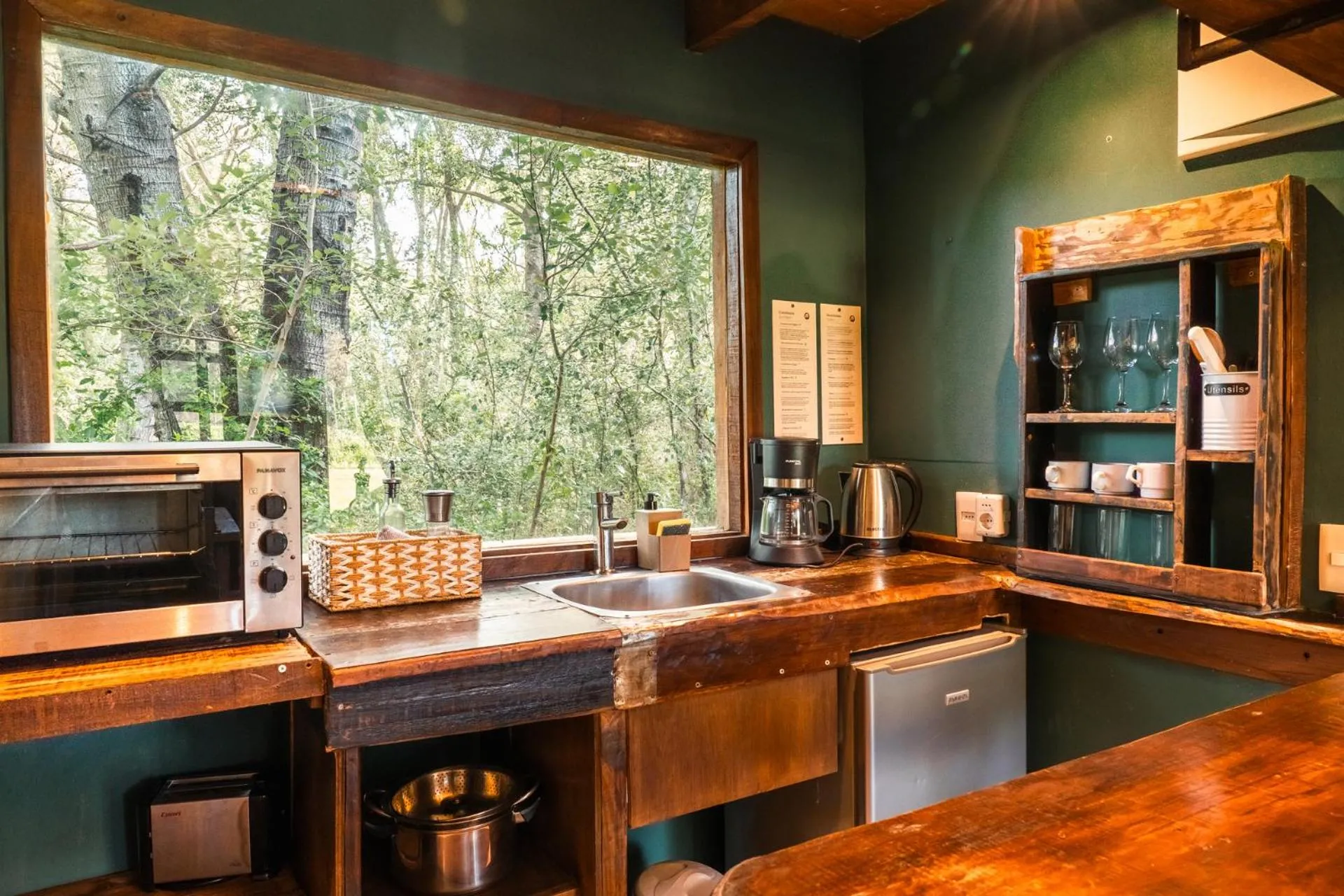 Kitchen or kitchenette in Cabañas en el Bosque a 5 minutos del mar - Estancia CH