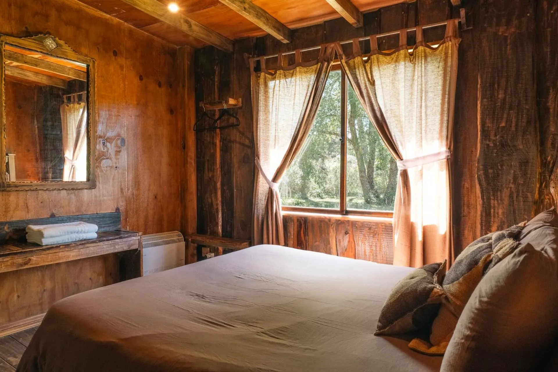 Bedroom, Bed in Cabañas en el Bosque a 5 minutos del mar - Estancia CH