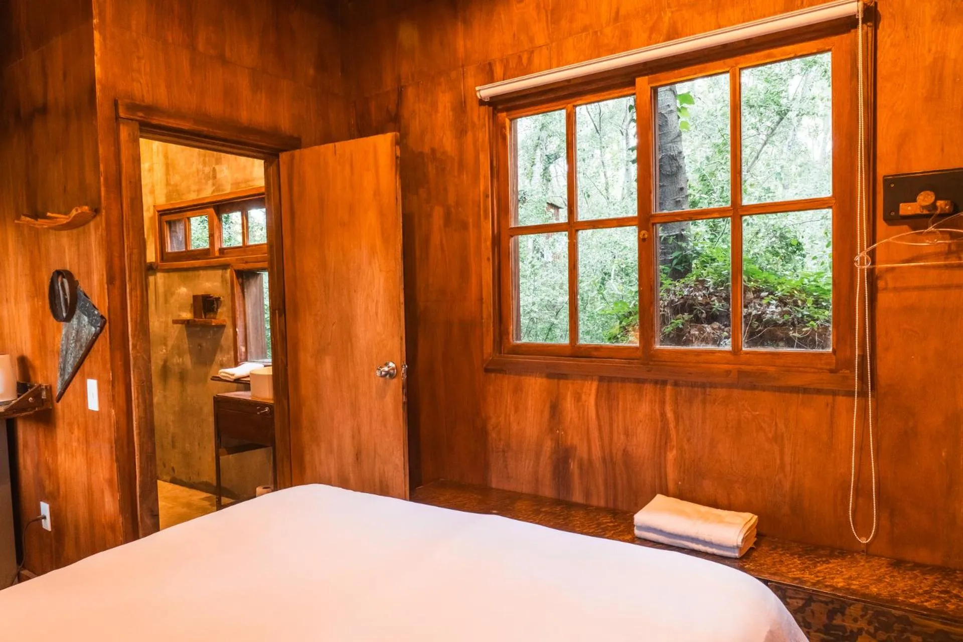 Bedroom, Bed in Cabañas en el Bosque a 5 minutos del mar - Estancia CH