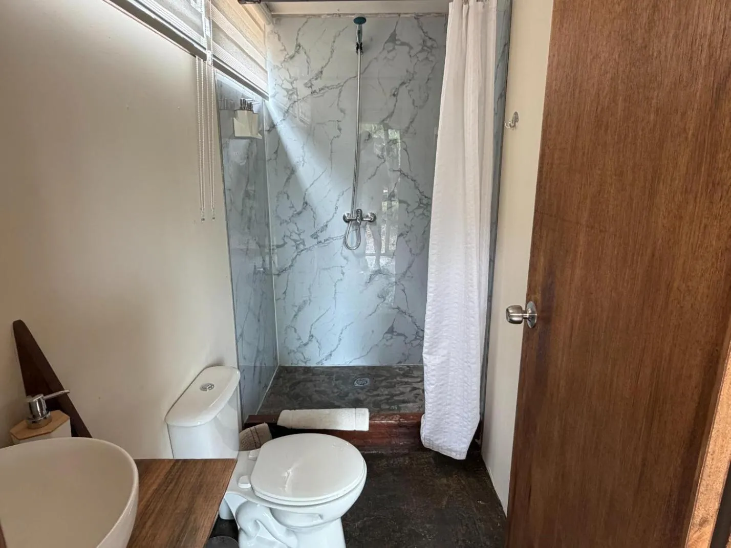 Bathroom in Cabañas en el Bosque a 5 minutos del mar - Estancia CH