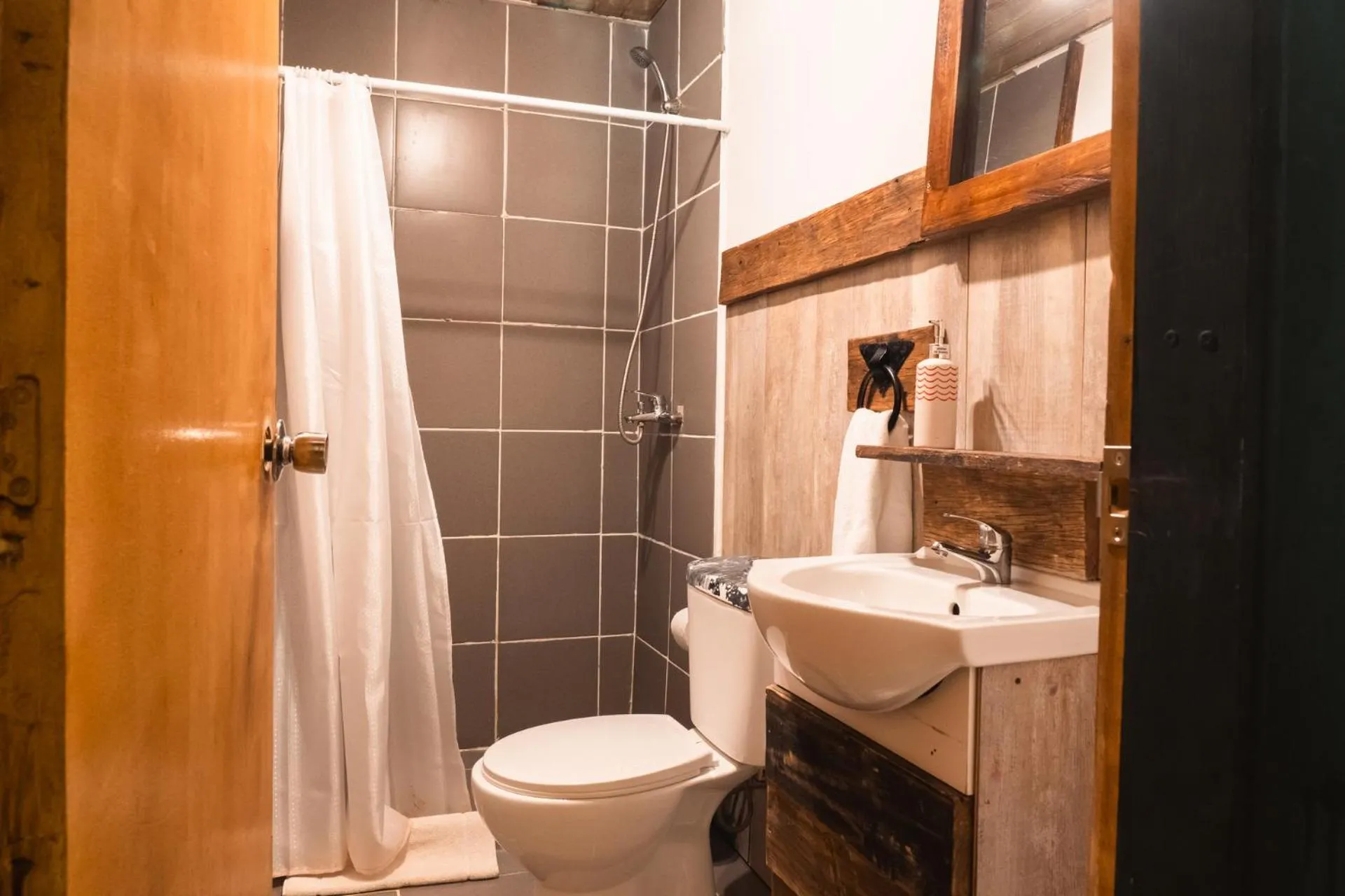 Bathroom in Cabañas en el Bosque a 5 minutos del mar - Estancia CH