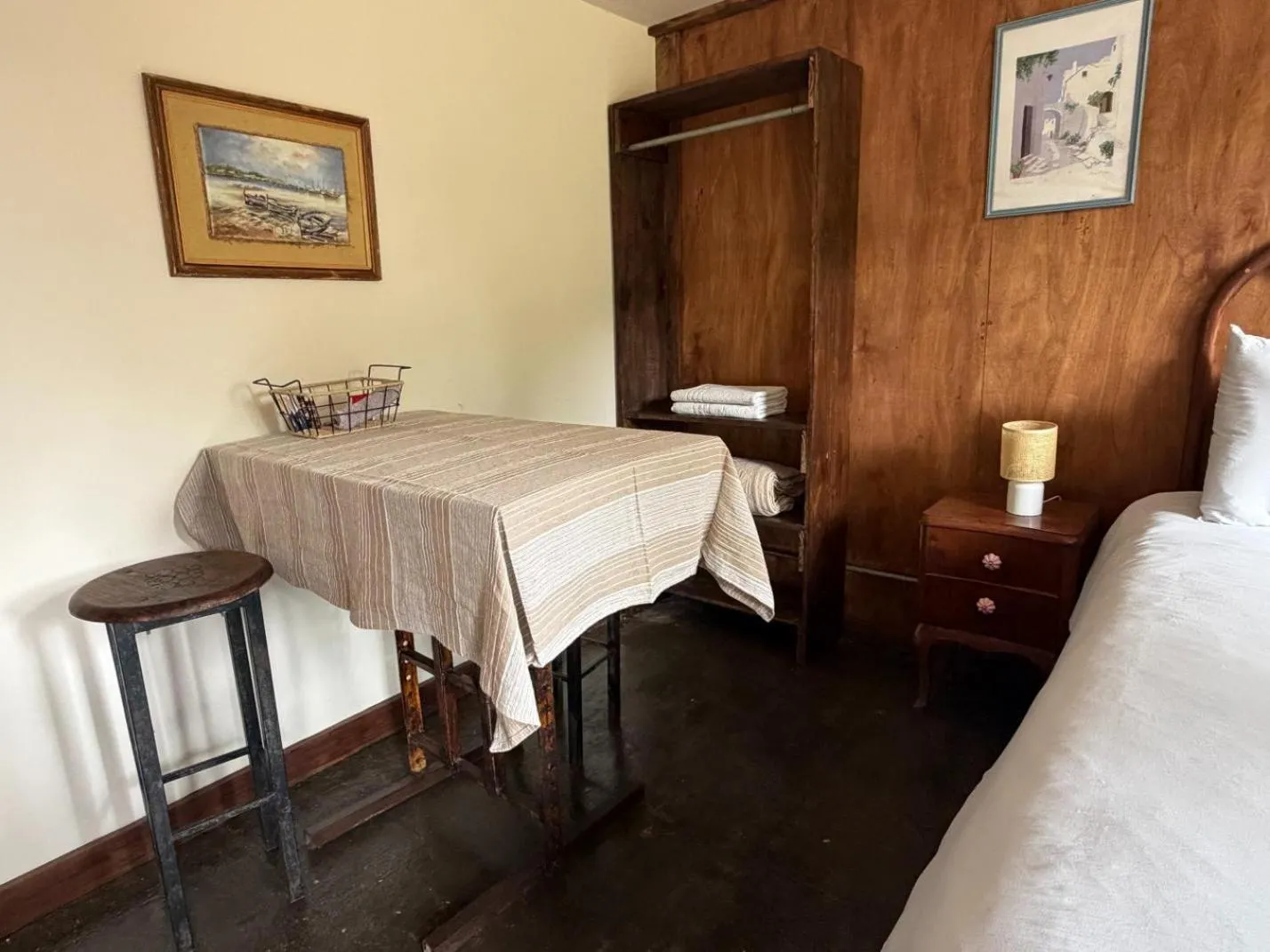 Dining area, Bed in Cabañas en el Bosque a 5 minutos del mar - Estancia CH