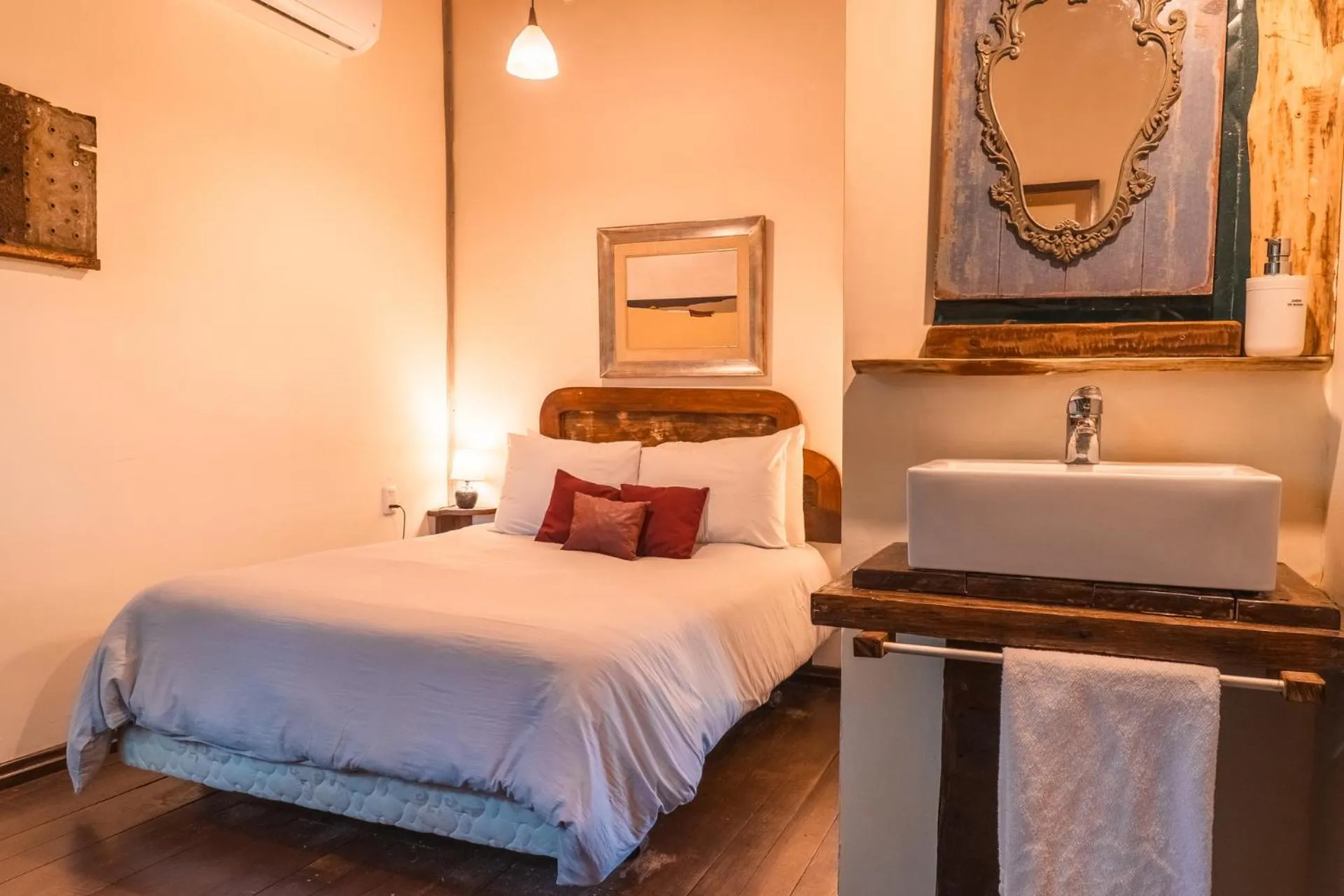 Bedroom, Bed in Cabañas en el Bosque a 5 minutos del mar - Estancia CH