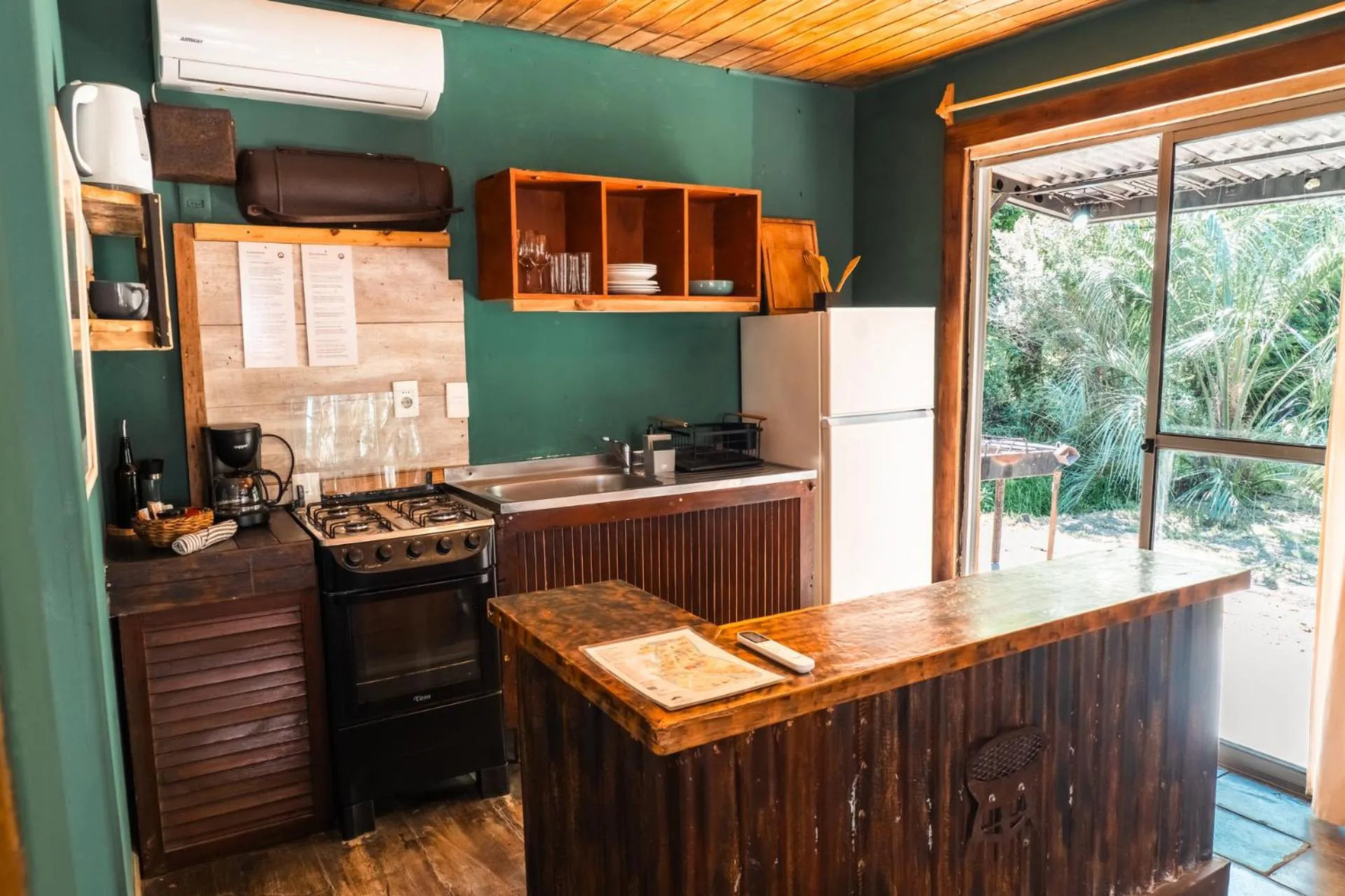 Kitchen or kitchenette in Cabañas en el Bosque a 5 minutos del mar - Estancia CH