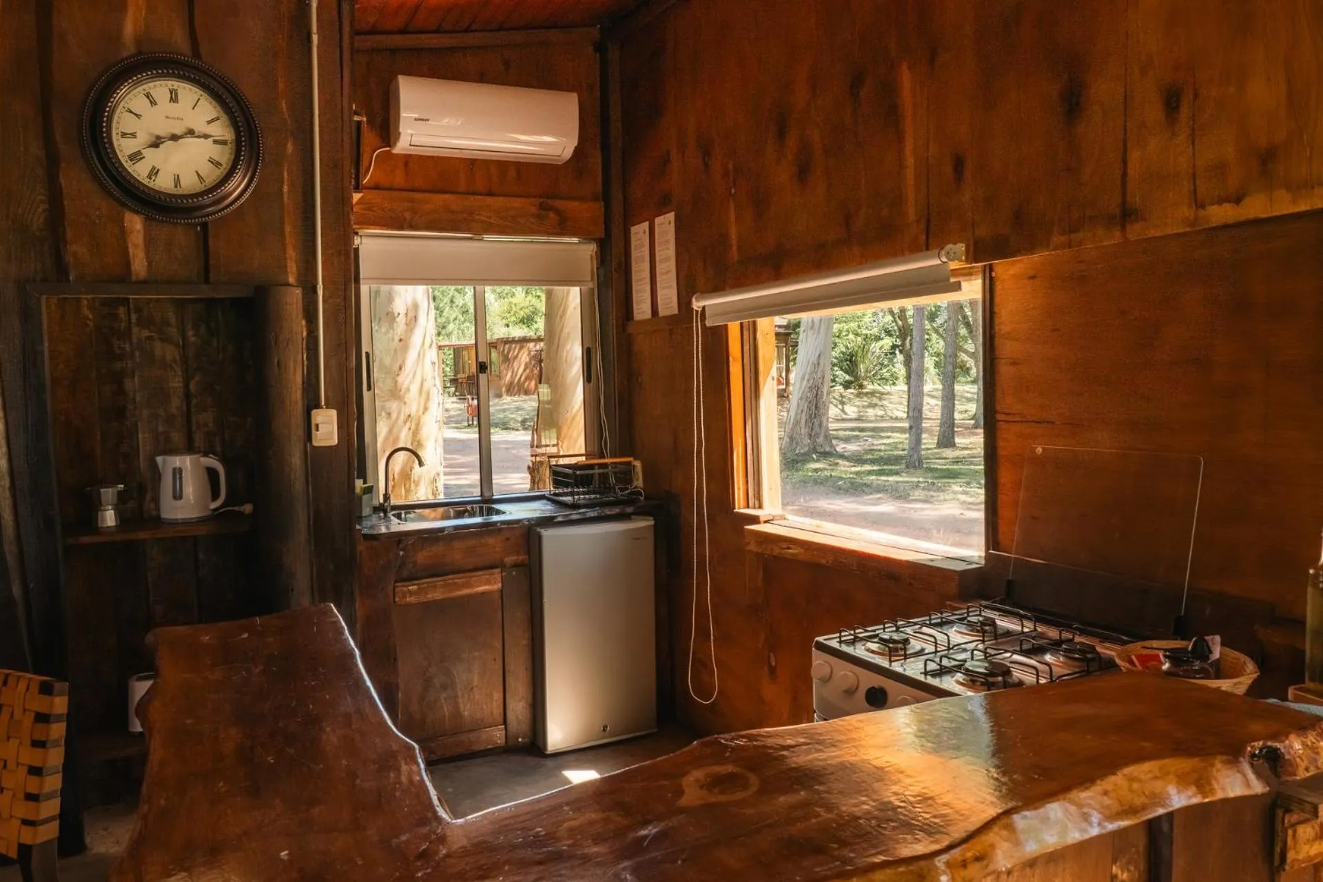 Kitchen or kitchenette in Cabañas en el Bosque a 5 minutos del mar - Estancia CH