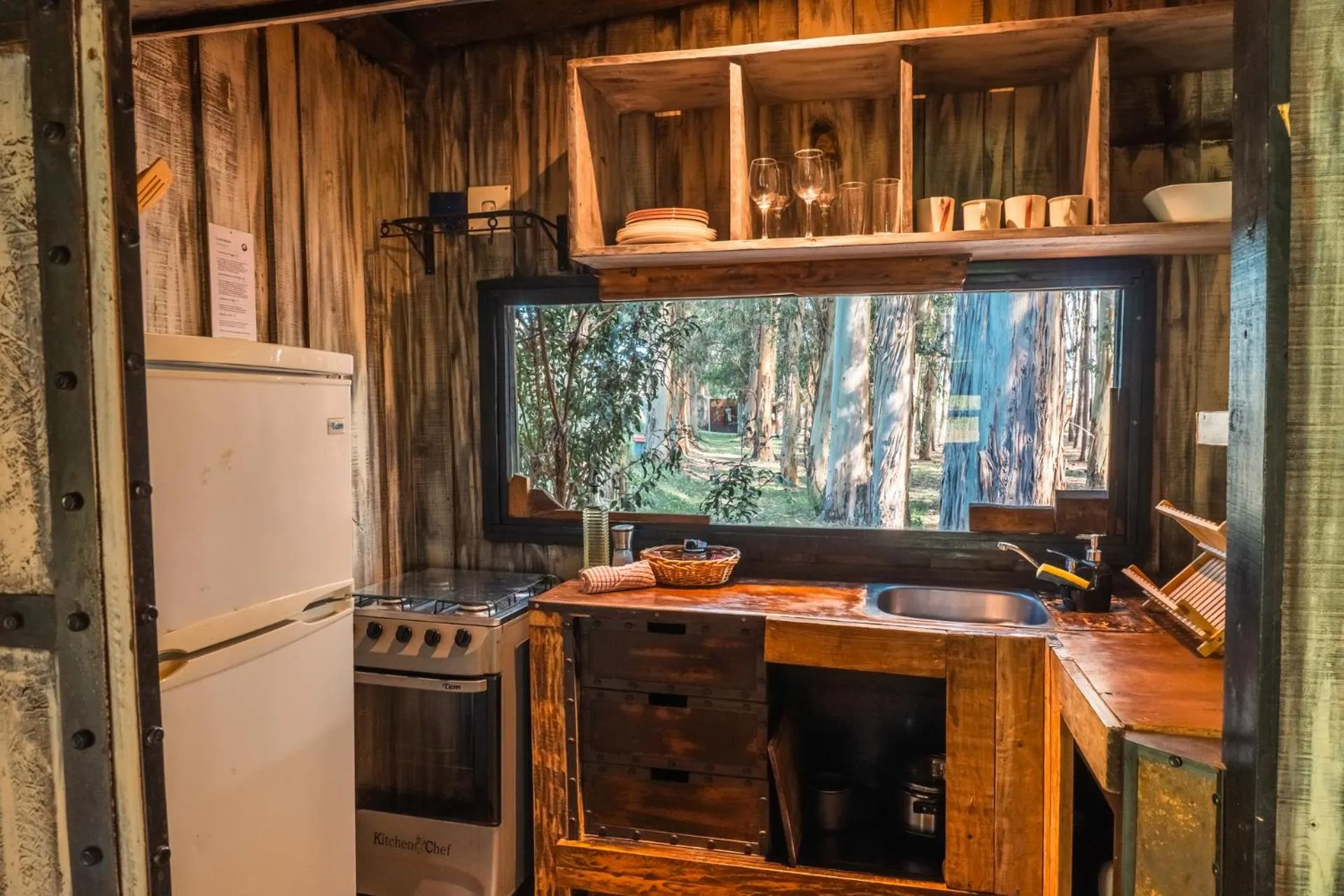 Kitchen or kitchenette in Cabañas en el Bosque a 5 minutos del mar - Estancia CH