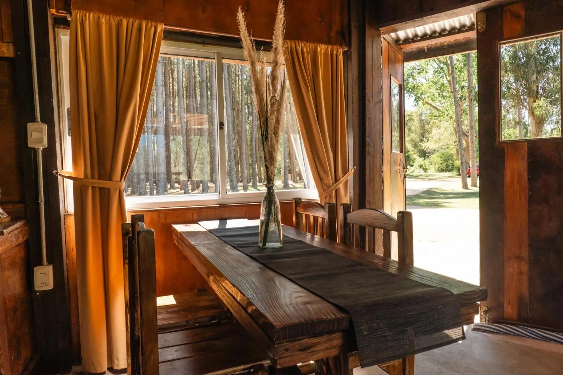 Dining area in Cabañas en el Bosque a 5 minutos del mar - Estancia CH