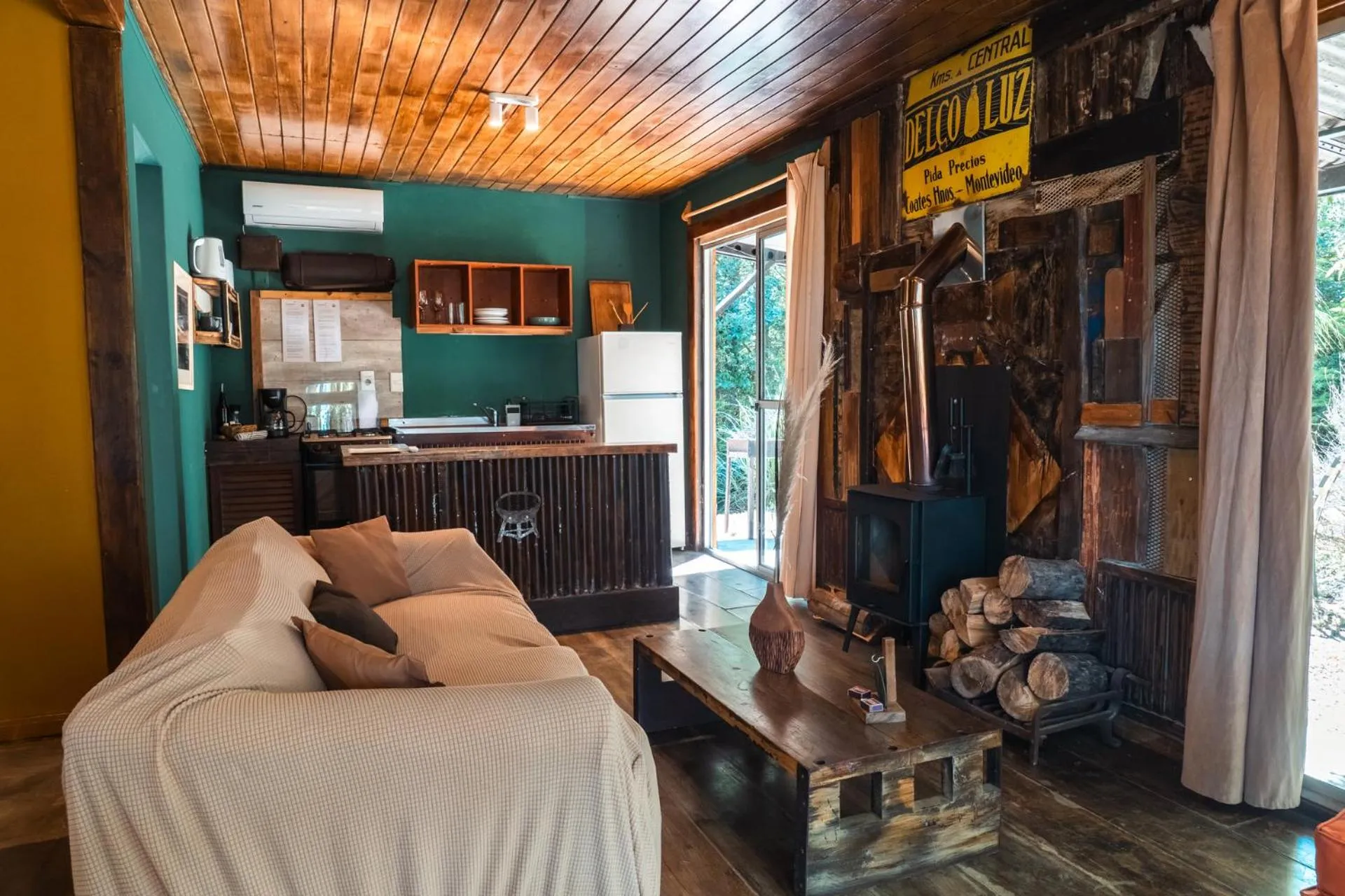 Living room, Bed in Cabañas en el Bosque a 5 minutos del mar - Estancia CH