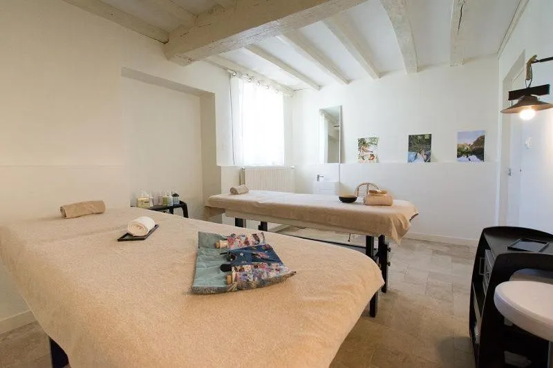 Massage, Bed in Hotel Haras De La Potardiere