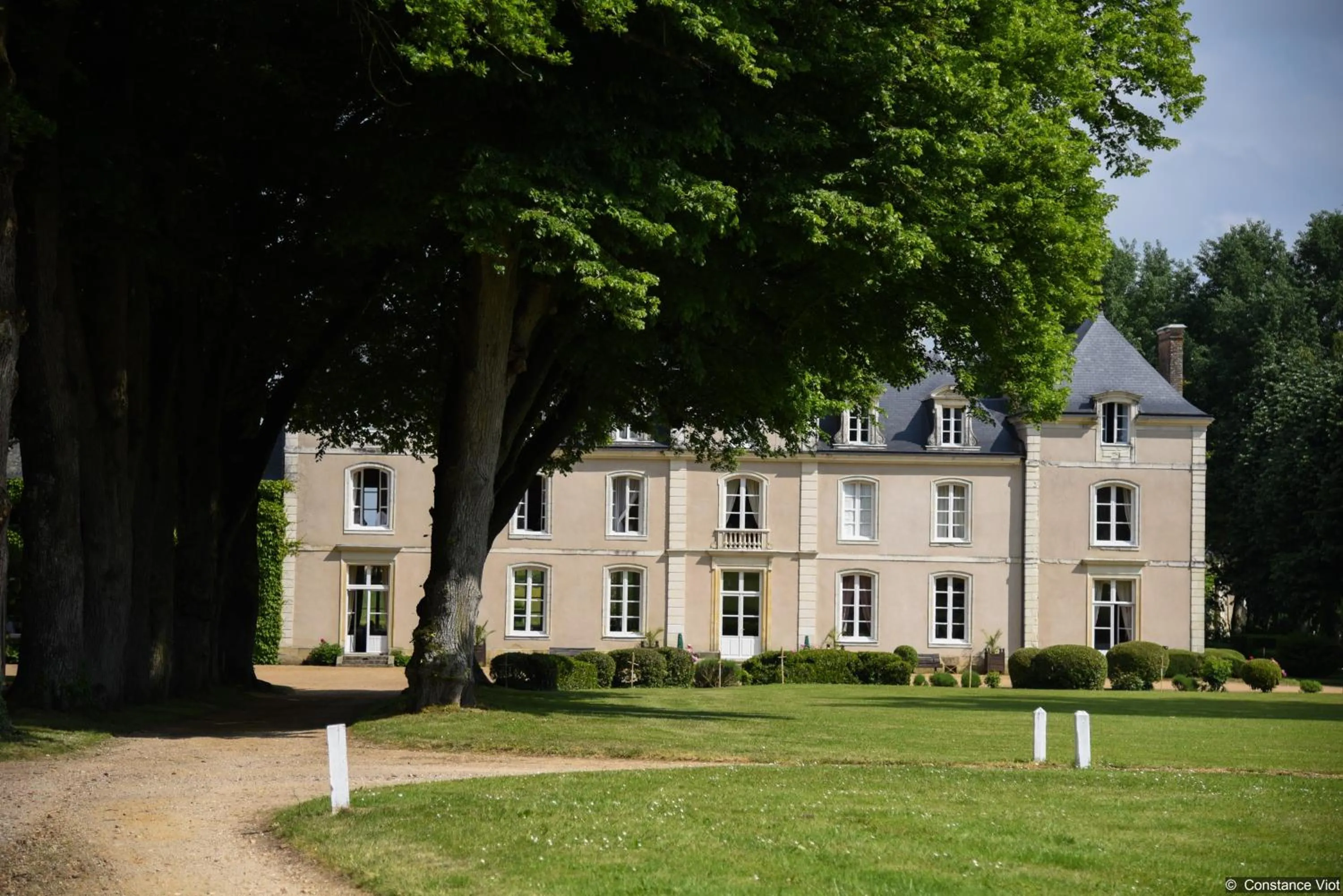 Property building in Hotel Haras De La Potardiere