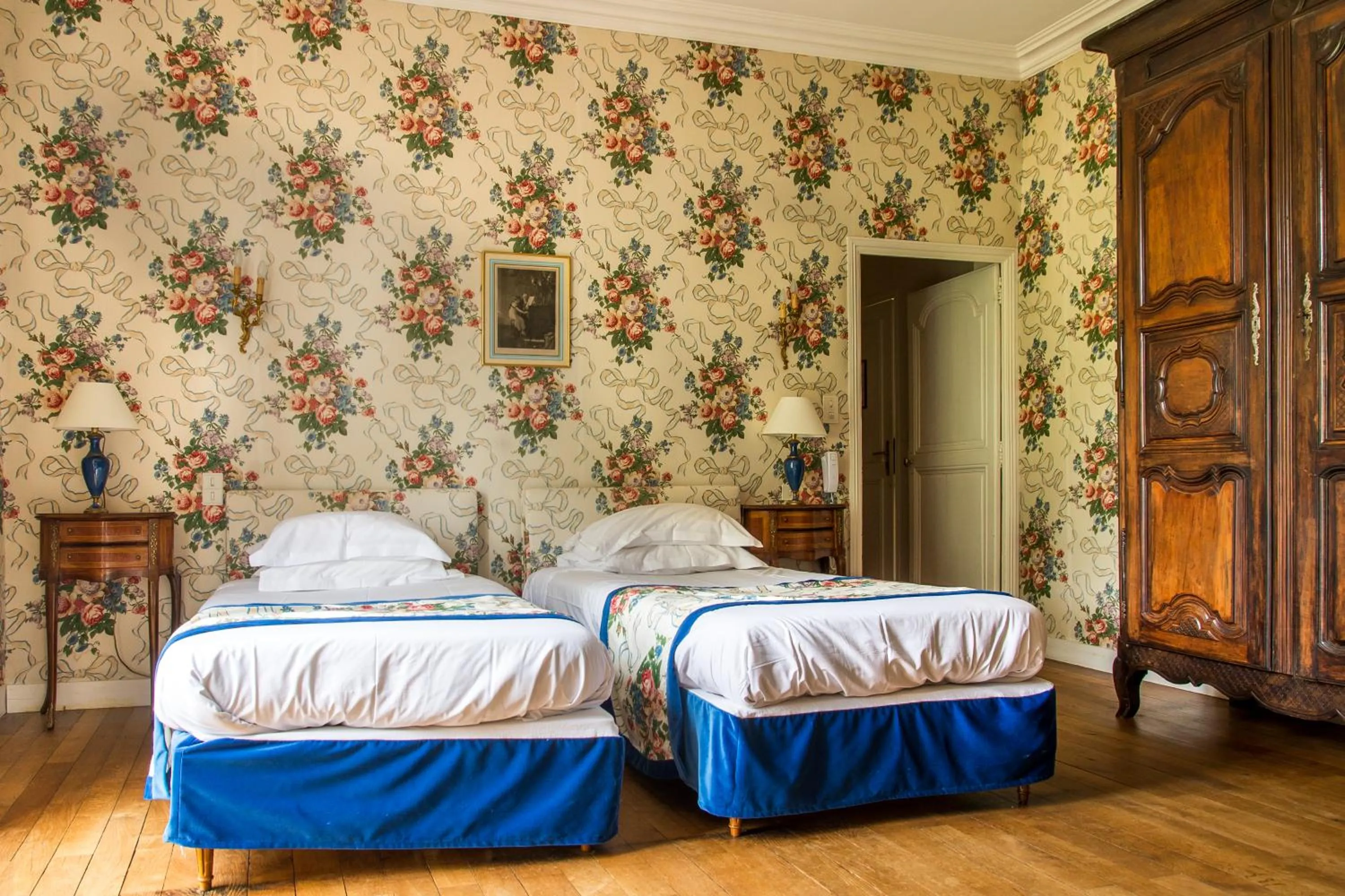 Photo of the whole room, Bed in Hotel Haras De La Potardiere