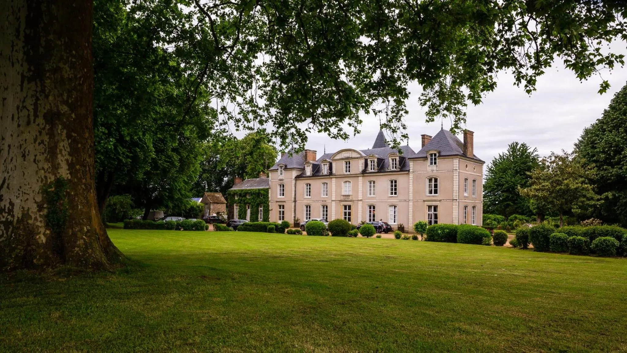 Property building in Hotel Haras De La Potardiere