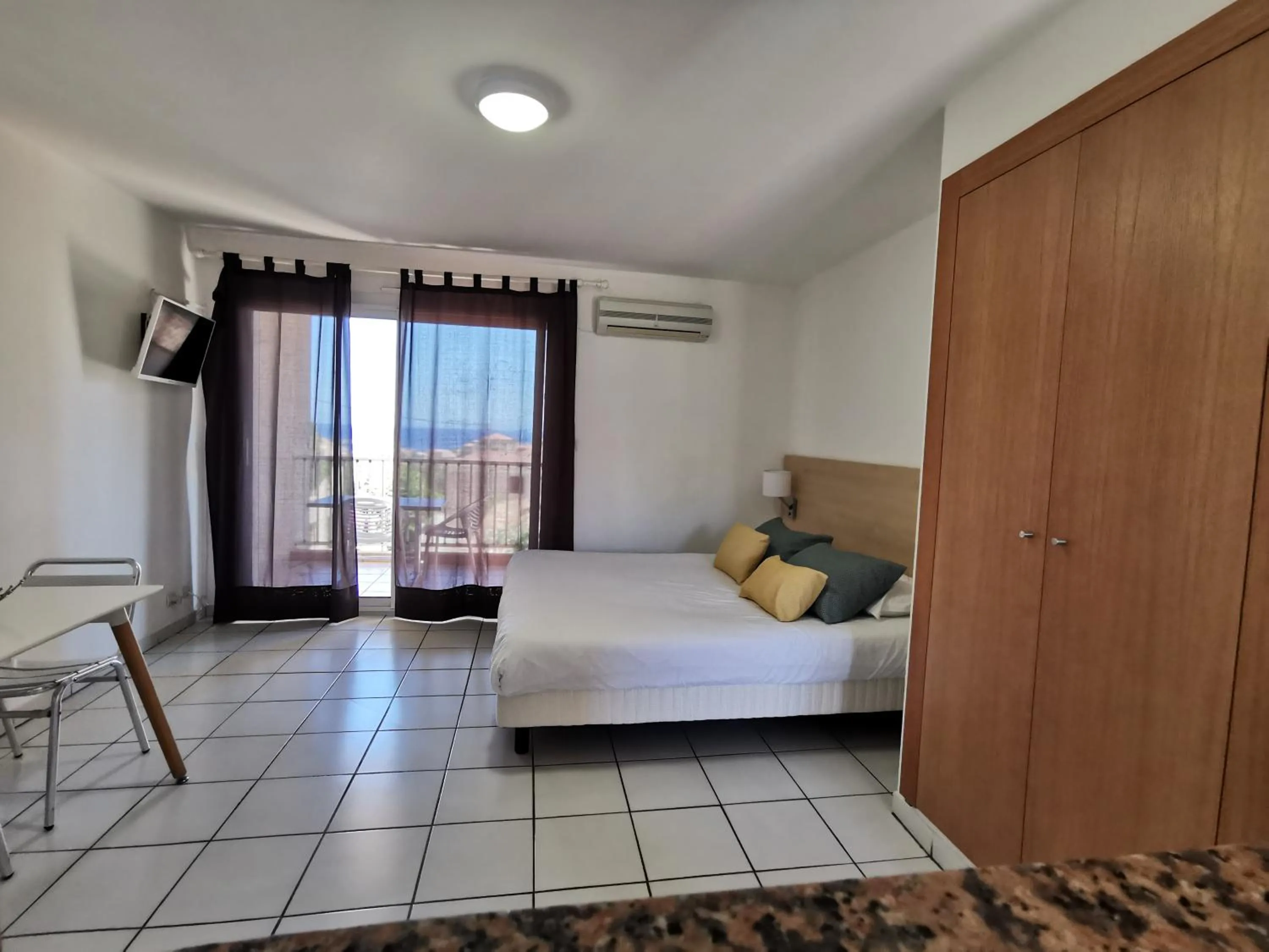 Photo of the whole room, Bed in Résidence Saint Michel